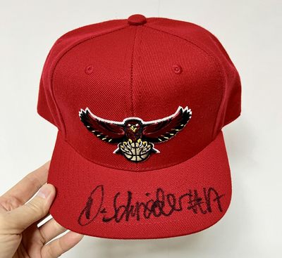 零元拍：国庆七天乐，第二弹:重磅好货，男篮世界杯新客冠军舵手及MVP获得者丹尼斯-施罗德亲笔签名“鹰王时期”亚特兰大老鹰队MN复古队帽，最值得收藏的点在于小黑签了全名，特认真，特漂亮，现在可几乎不签全名了，您重磅不重磅！ - 零元拍：国庆七天乐，第二弹:重磅好货，男篮世界杯新客冠军舵手及MVP获得者丹尼斯-施罗德亲笔签名“鹰王时期”亚特兰大老鹰队MN复古队帽，最值得收藏的点在于小黑签了全名，特认真，特漂亮，现在可几乎不签全名了，您重磅不重磅！