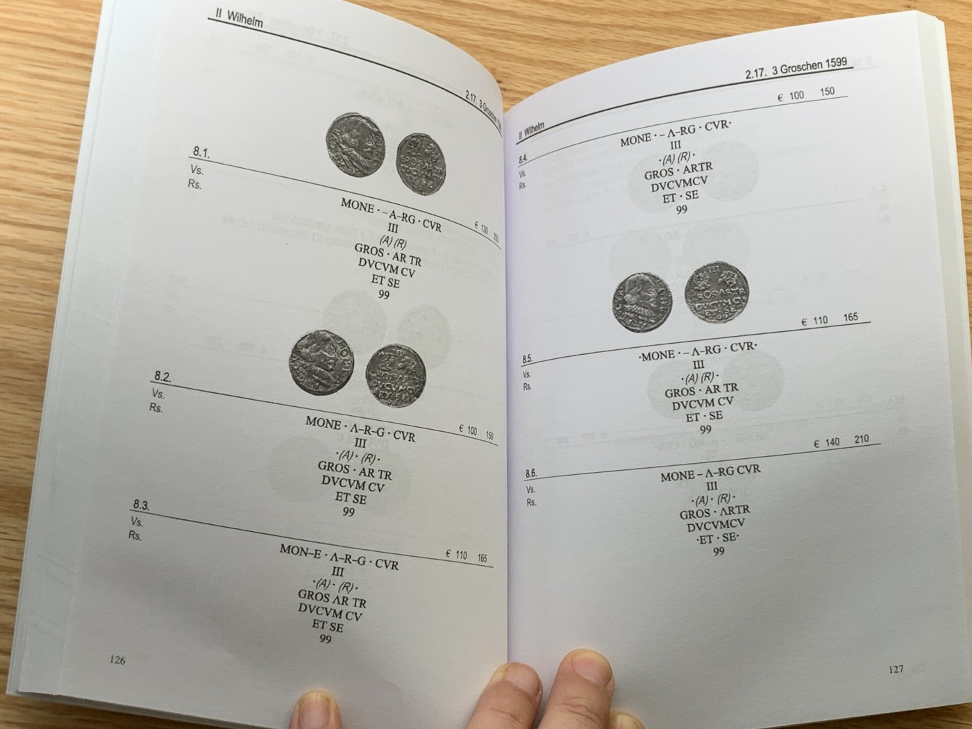 欢迎参加《竞宝斋》为国而庆 老张自藏专场 ，定制纪念章相赠 非原版 库兰公国钱币目录 222页0.35公斤 多本随机发