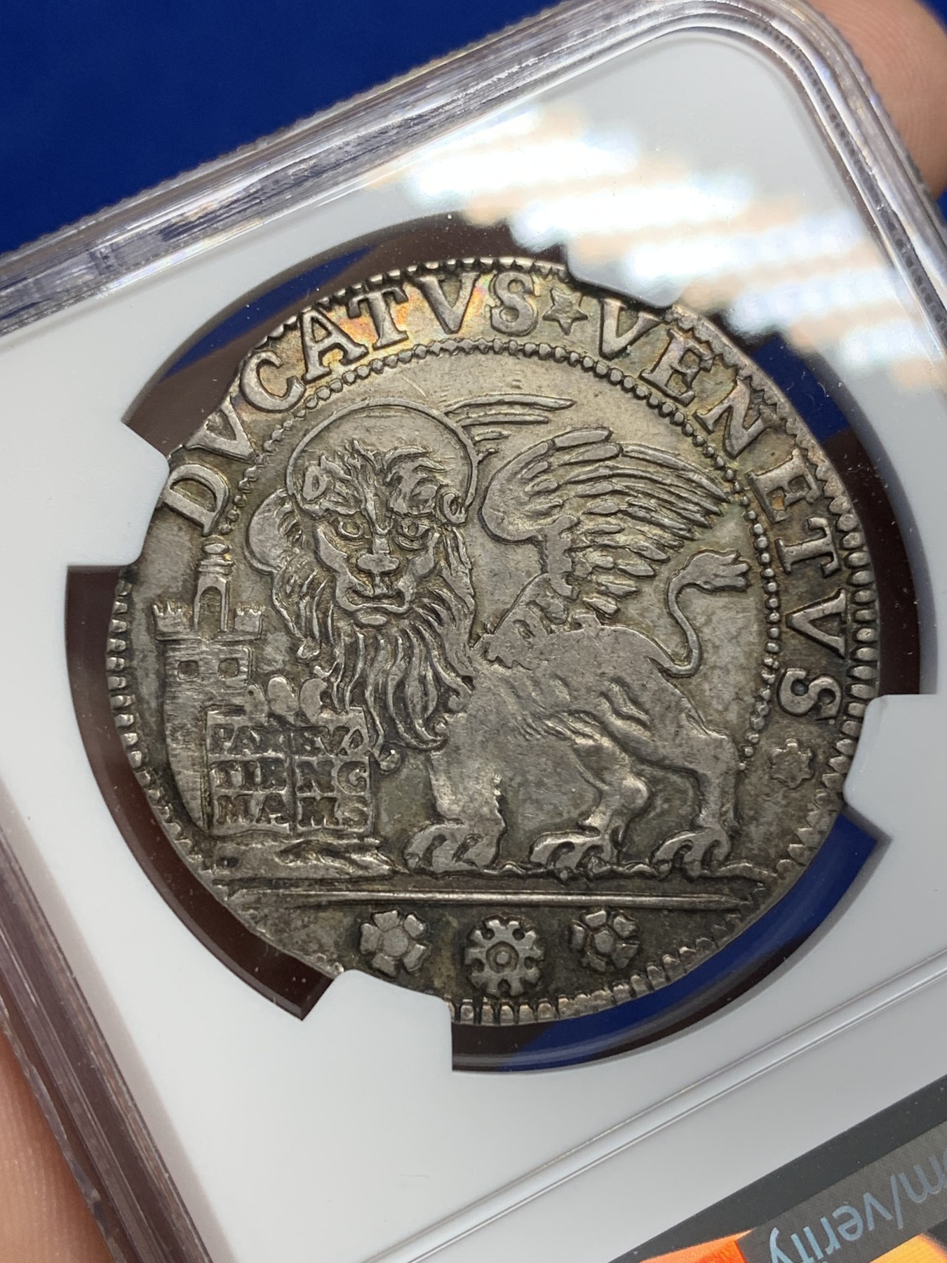 欢迎参加《竞宝斋》为国而庆 老张自藏专场 ，定制纪念章相赠 NGC AU 意大利 威尼斯 1774-1775年 飞狮大银币 稀少品种 包浆底光都非常好