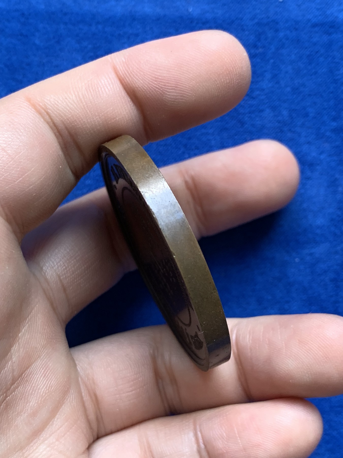 欢迎参加《竞宝斋》为国而庆 老张自藏专场 ，定制纪念章相赠 西班牙 1876年 格拉西亚纪念大铜章 高浮雕工艺 巧克力包浆 厚实手感好 51.6克 46.9mm