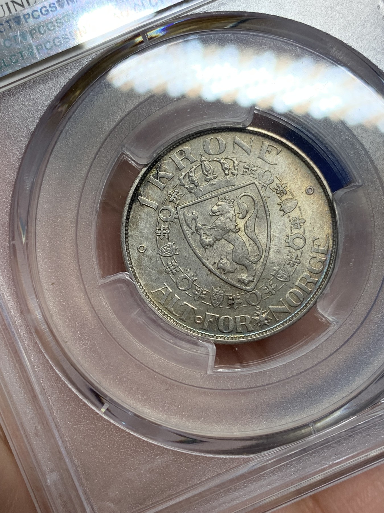 欢迎参加《竞宝斋》为国而庆 老张自藏专场 ，定制纪念章相赠 PCGS UNC 挪威 1915年 1克朗银币 双面五彩 低地国家 高价品种 XF裸币成交170美元 好多年了懒得重评