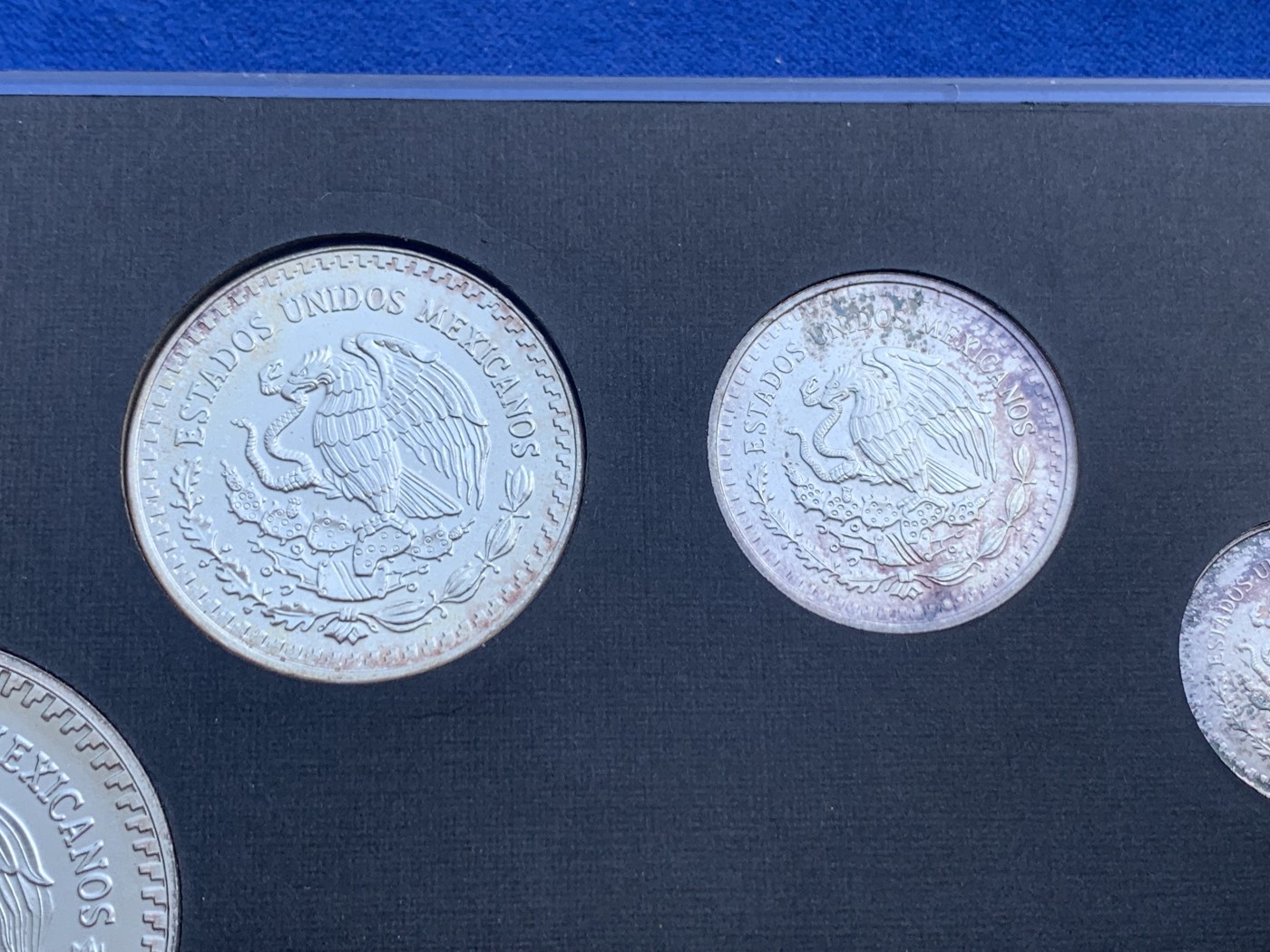 欢迎参加《竞宝斋》为国而庆 老张自藏专场 ，定制纪念章相赠 墨西哥 1992年 银币 5枚套 原盒原币包浆一致 全部999银 各面值BU 难得