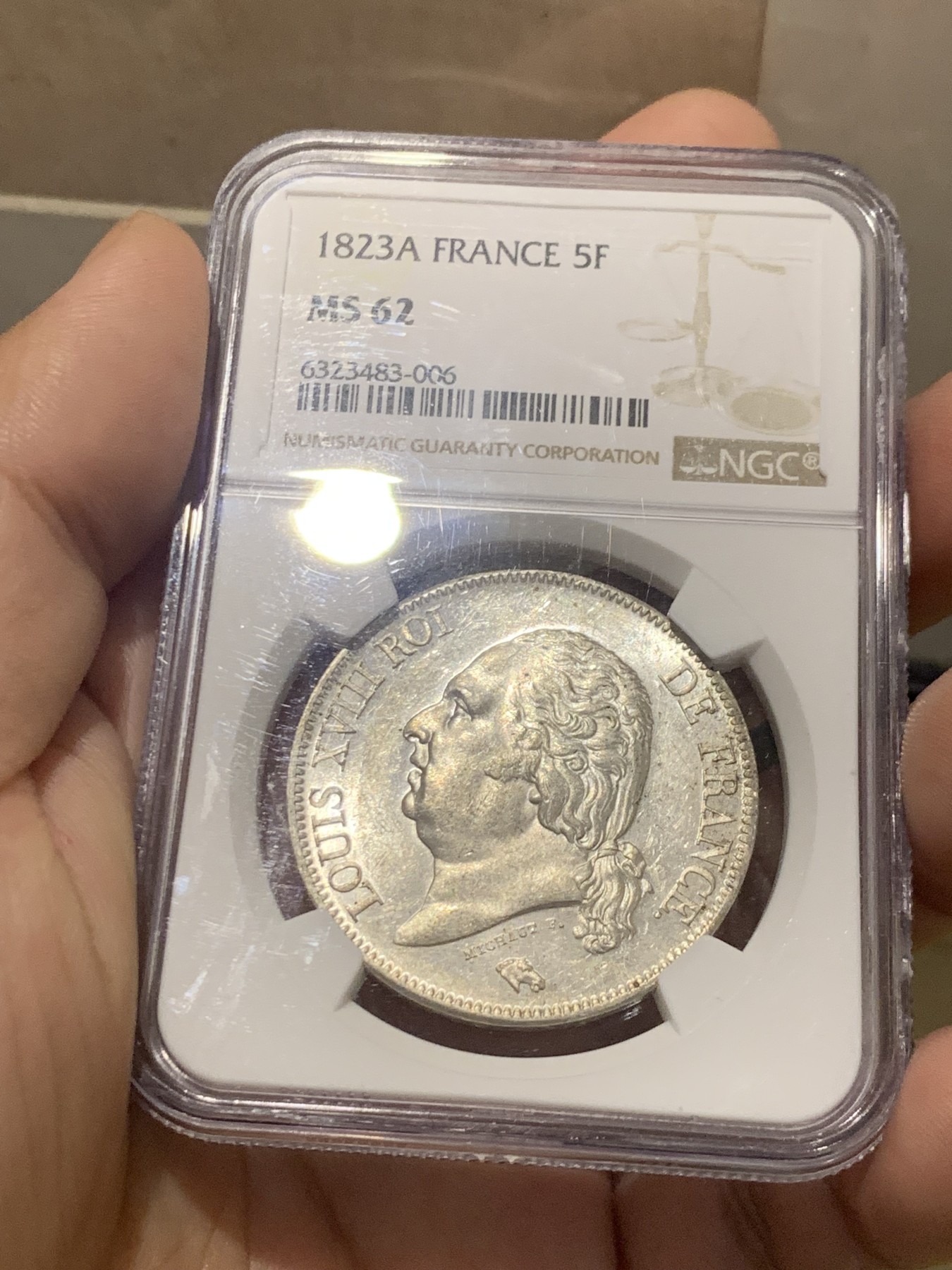 欢迎参加《竞宝斋》为国而庆 老张自藏专场 ，定制纪念章相赠 NGC MS62 法国 1823年 路易十八 5法郎银币 白净靓丽 难得状态