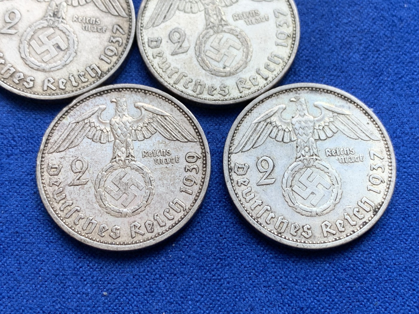 欢迎参加《竞宝斋》为国而庆 老张自藏专场 ，定制纪念章相赠 原味好品 德国 兴登堡 2马克 4枚一组