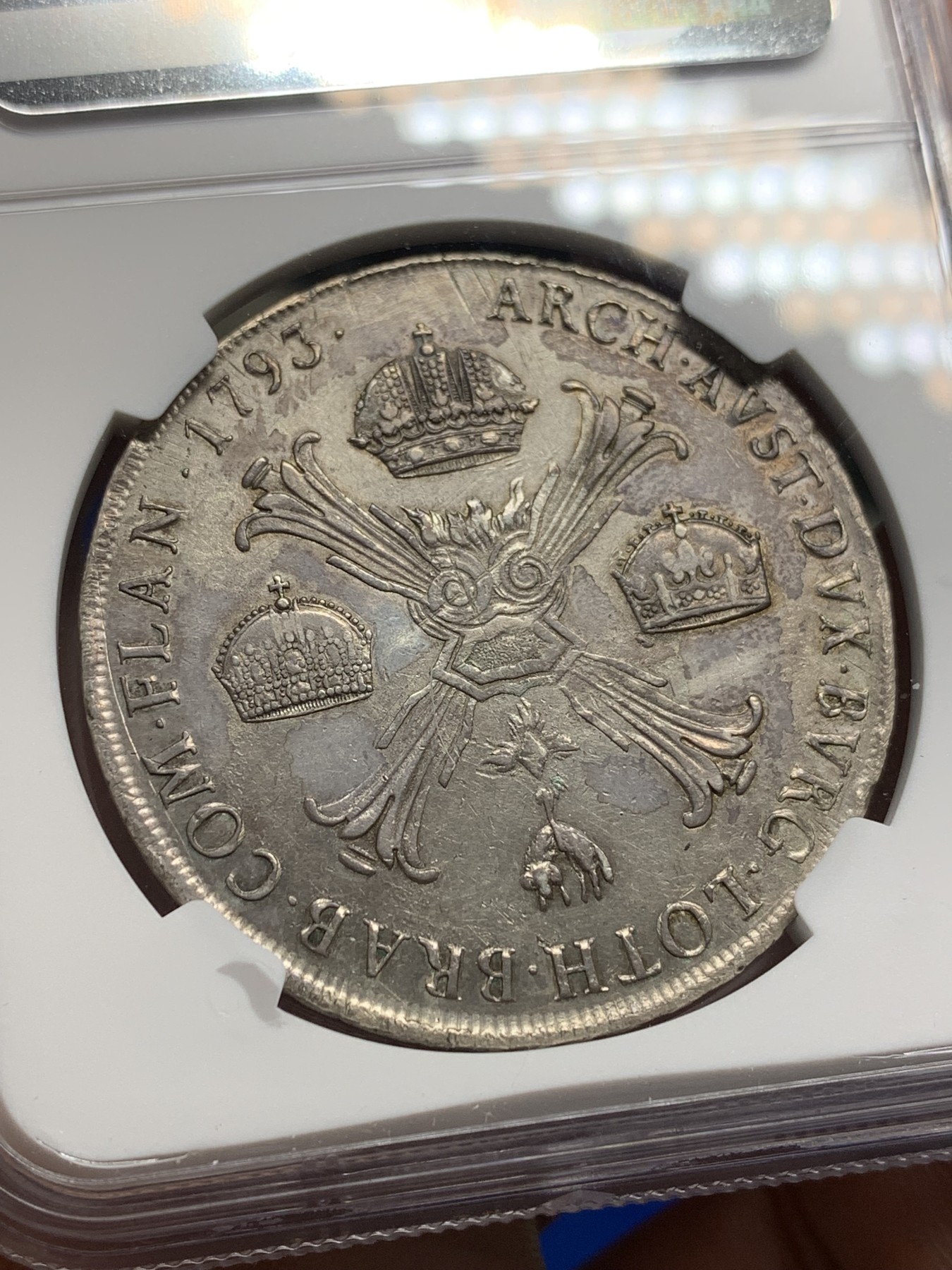 欢迎参加《竞宝斋》为国而庆 老张自藏专场 ，定制纪念章相赠 NGC XF 神圣罗马帝国 1793 弗朗茨二世 1泰勒 大银币 双面深打 人像几乎磨损 背面极少减重痕 这样的XF 真是无语了，米兰厂造 不是属于意大利，标签错误