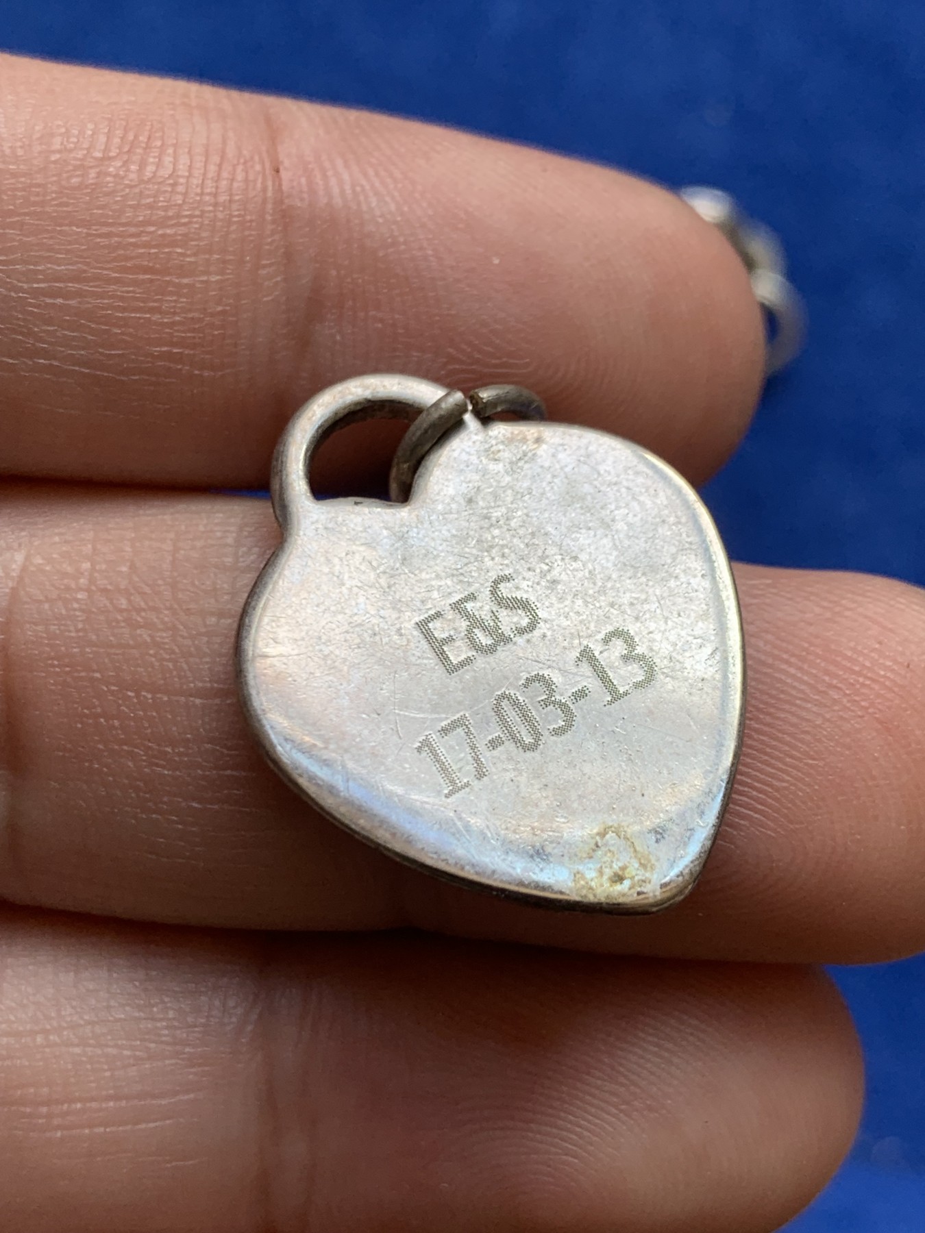 欢迎参加《竞宝斋》为国而庆 老张自藏专场 ，定制纪念章相赠 925银 心型链条一根 25.8克