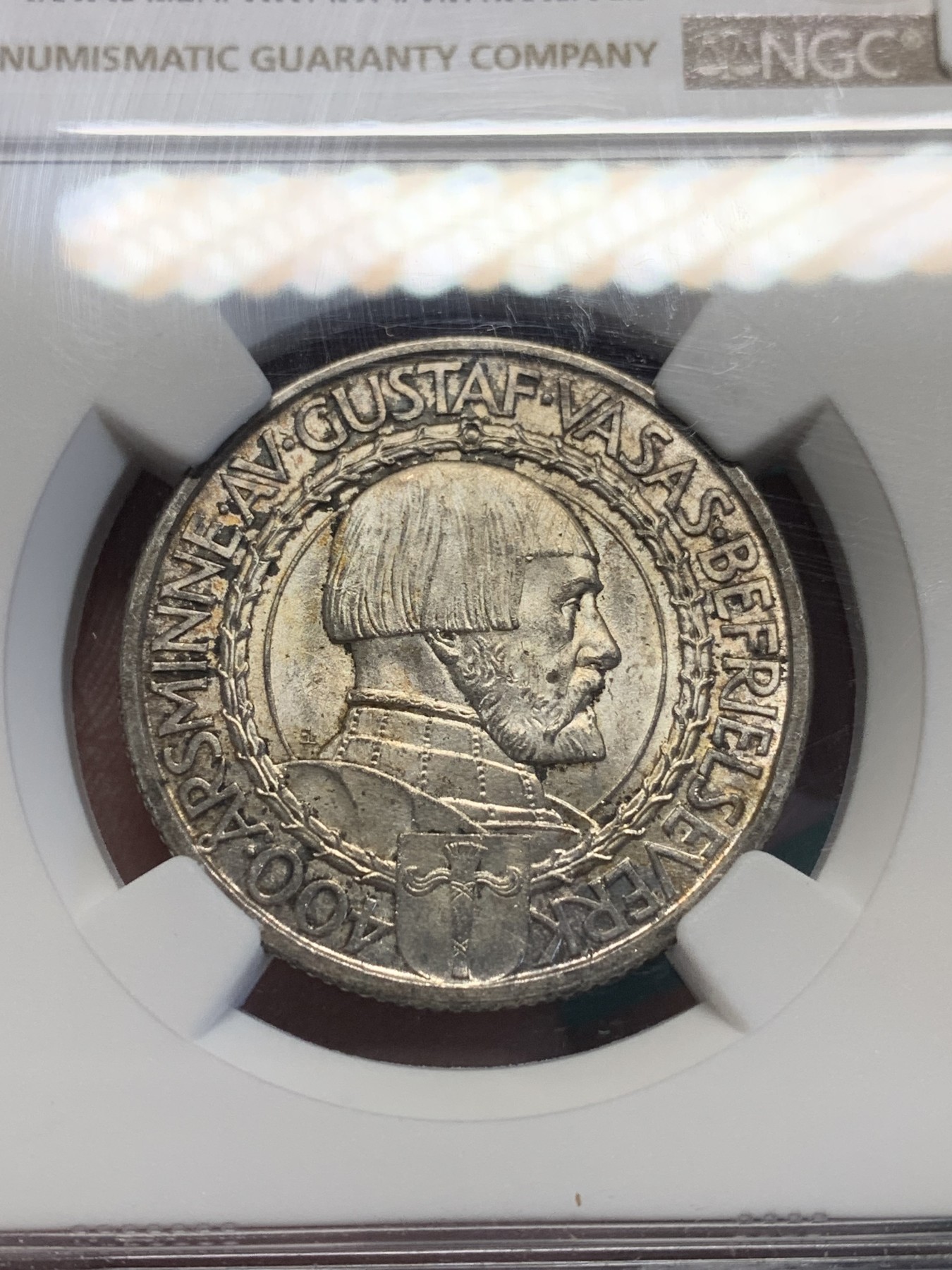 欢迎参加《竞宝斋》为国而庆 老张自藏专场 ，定制纪念章相赠 NGC MS64 瑞典 1921 古斯塔夫瓦萨解放战争 400 周年 2克朗银币