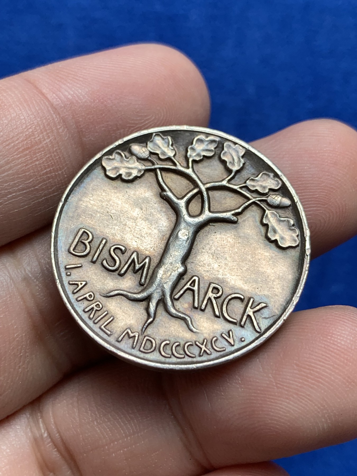 欢迎参加《竞宝斋》为国而庆 老张自藏专场 ，定制纪念章相赠 德国1895俾斯麦高浮雕纪念银章 16克 29.8mm