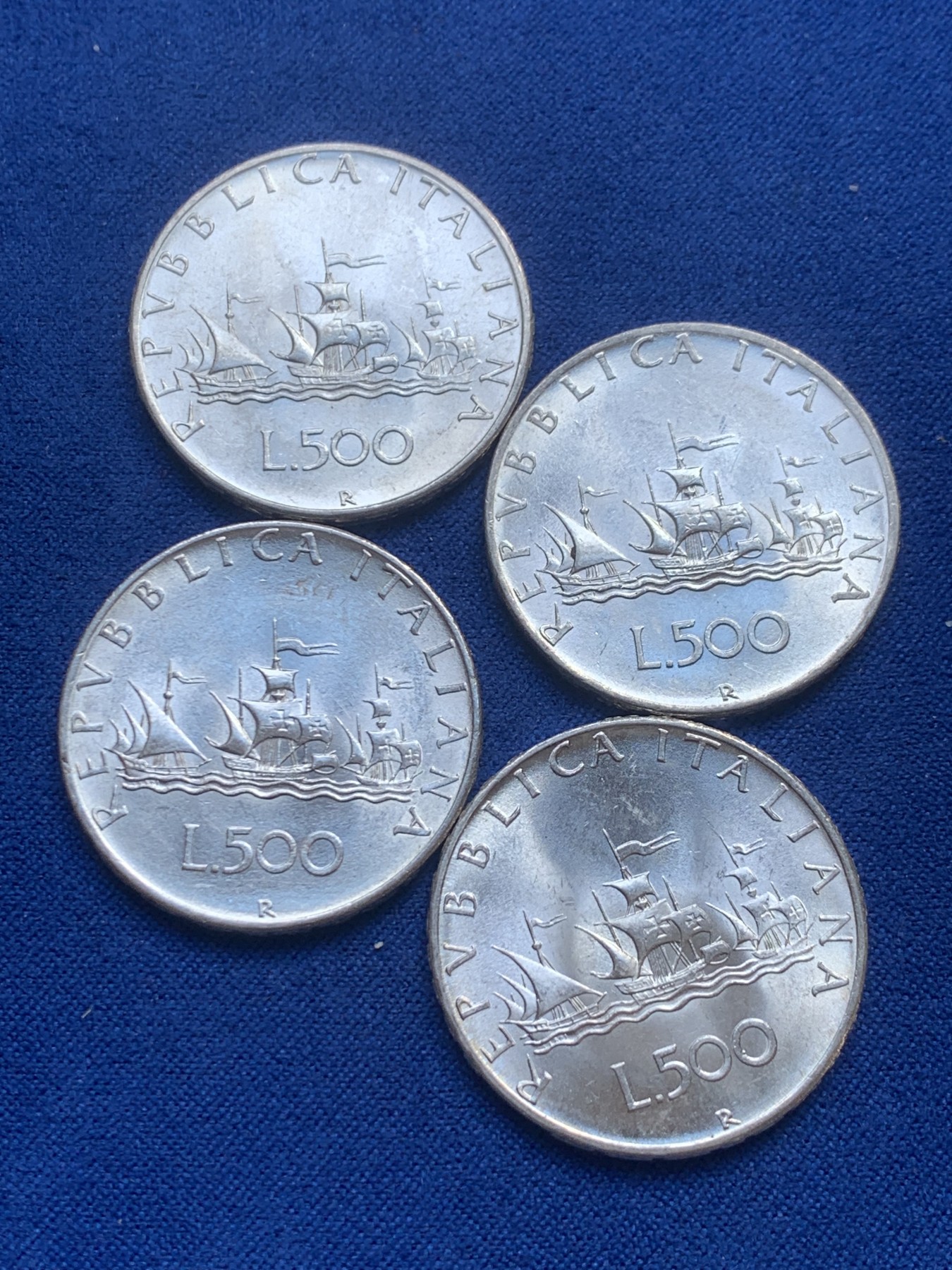 欢迎参加《竞宝斋》为国而庆 老张自藏专场 ，定制纪念章相赠 4枚一组 意大利帆船500里拉银币 未使用品 两枚1958年，两枚1966年