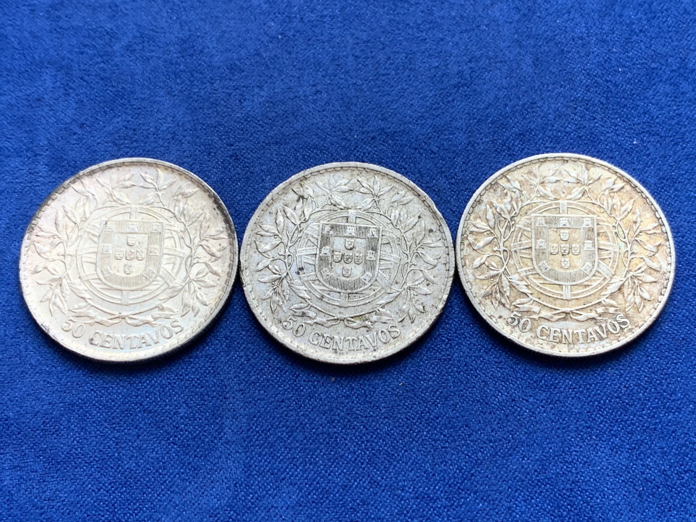 欢迎参加《竞宝斋》为国而庆 老张自藏专场 ，定制纪念章相赠 葡萄牙 女神 1912-14年 50分银币(半元型) 3枚一组 自然原味