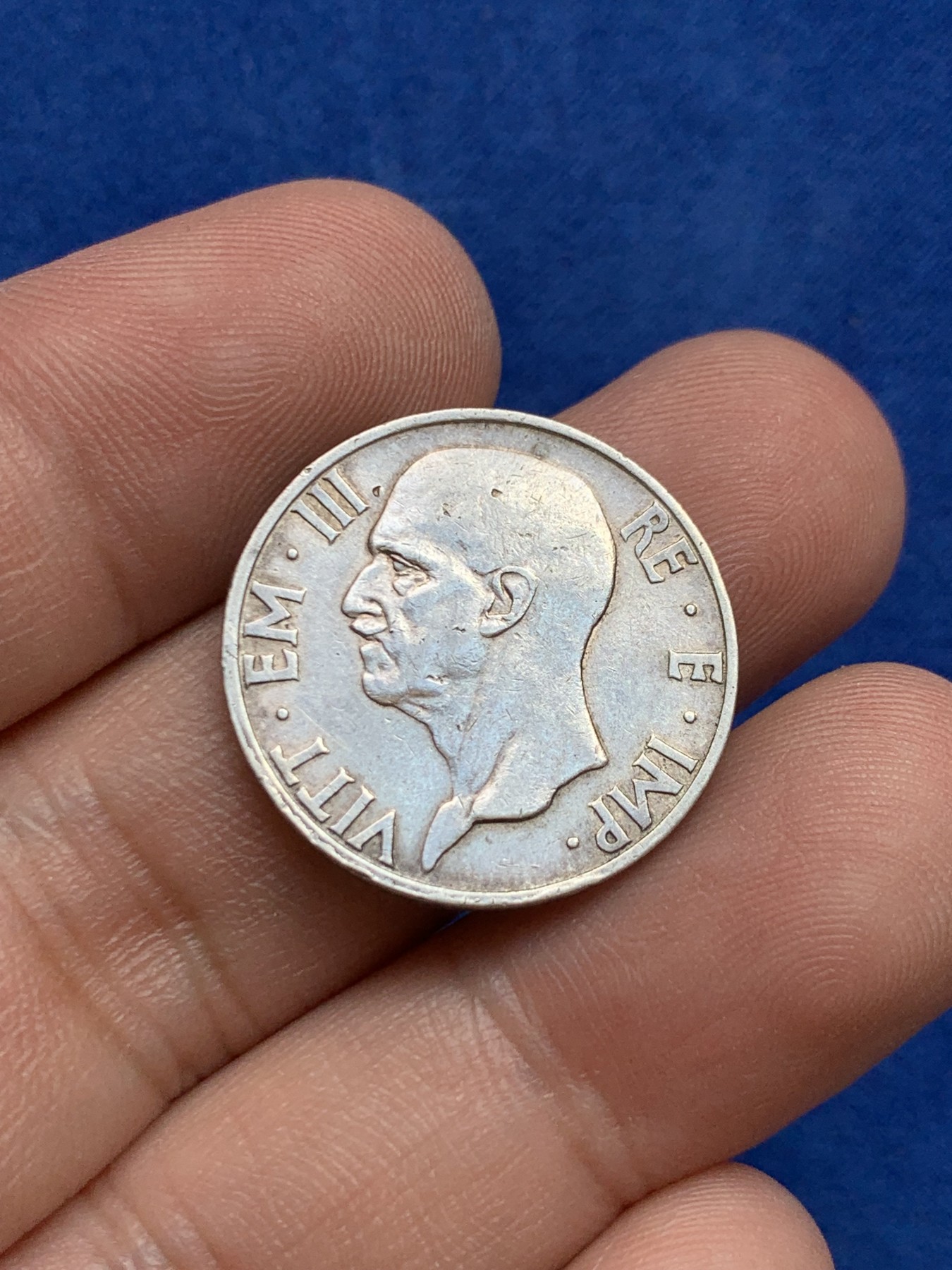 欢迎参加《竞宝斋》为国而庆 老张自藏专场 ，定制纪念章相赠 意大利 1936年 5里拉银币 圣母抱子少见品种 细节不错