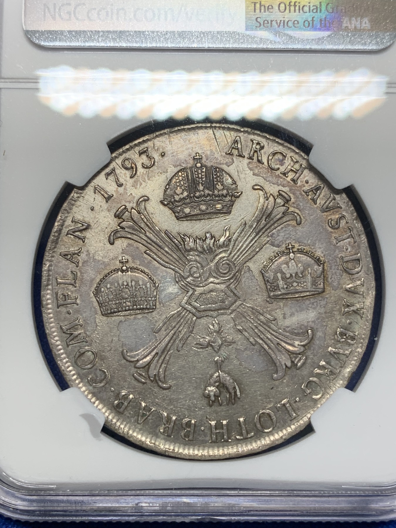 欢迎参加《竞宝斋》为国而庆 老张自藏专场 ，定制纪念章相赠 NGC XF 神圣罗马帝国 1793 弗朗茨二世 1泰勒 大银币 双面深打 人像几乎磨损 背面极少减重痕 这样的XF 真是无语了，米兰厂造 不是属于意大利，标签错误