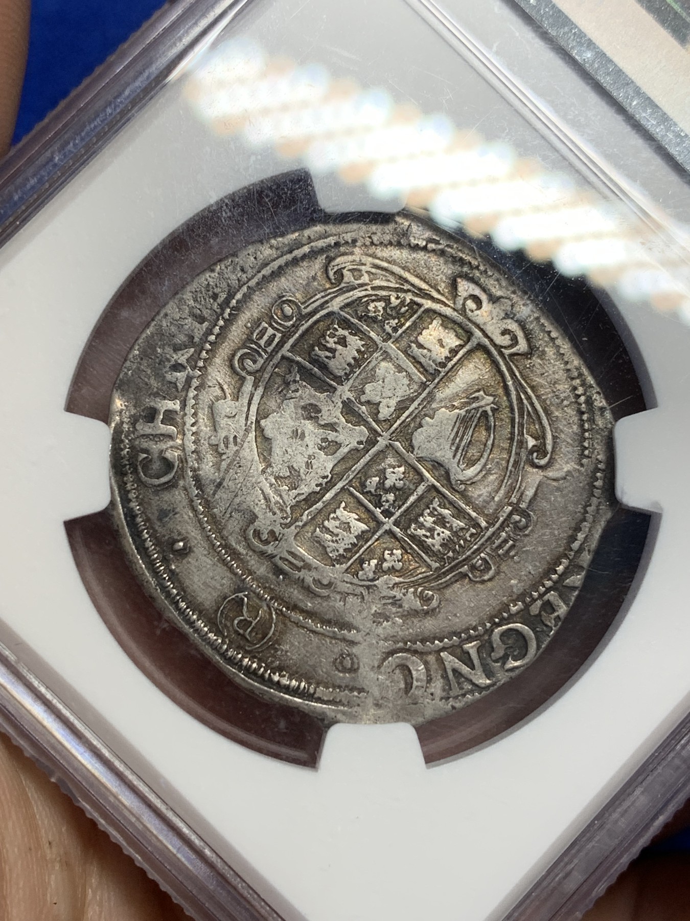 欢迎参加《竞宝斋》为国而庆 老张自藏专场 ，定制纪念章相赠 NGC XF45 英国 1644-45年 查理一世 半克朗银币 稀少品种 S-2778版 不可错过的品种