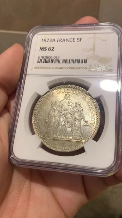 欢迎参加《竞宝斋》为国而庆 老张自藏专场 ，定制纪念章相赠 NGC MS62 法国 1873年 大力神5法郎银币 转光一流 62分中的战斗机