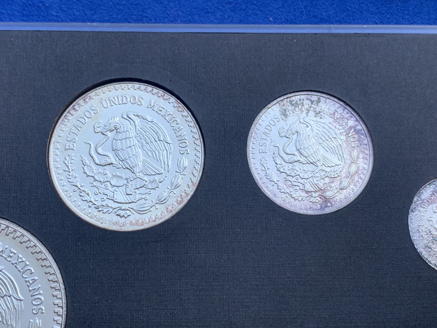 欢迎参加《竞宝斋》为国而庆 老张自藏专场 ，定制纪念章相赠 墨西哥 1992年 银币 5枚套 原盒原币包浆一致 全部999银 各面值BU 难得