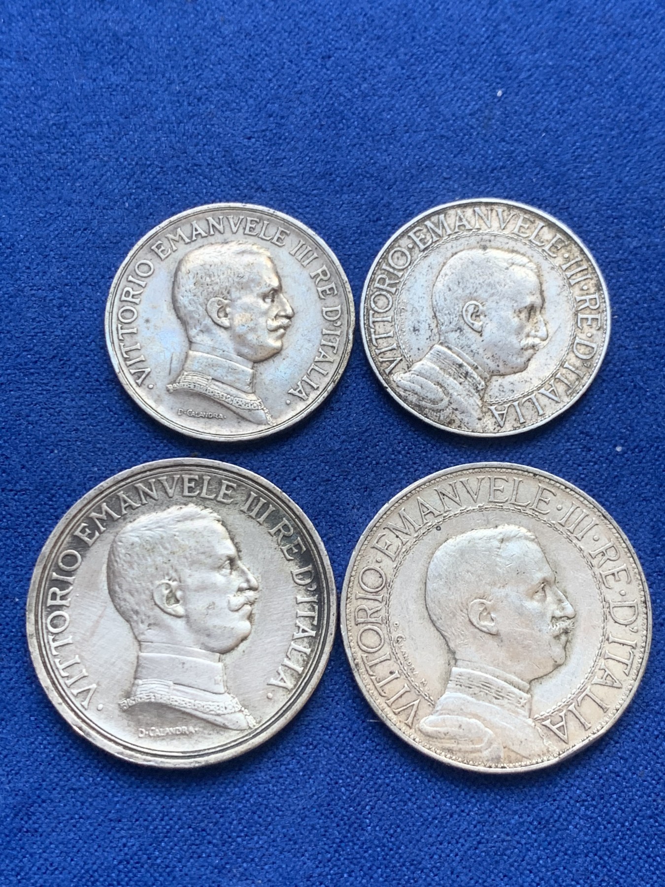 欢迎参加《竞宝斋》为国而庆 老张自藏专场 ，定制纪念章相赠 意大利 马车银币 4枚一组 两枚圈版 两枚无圈版