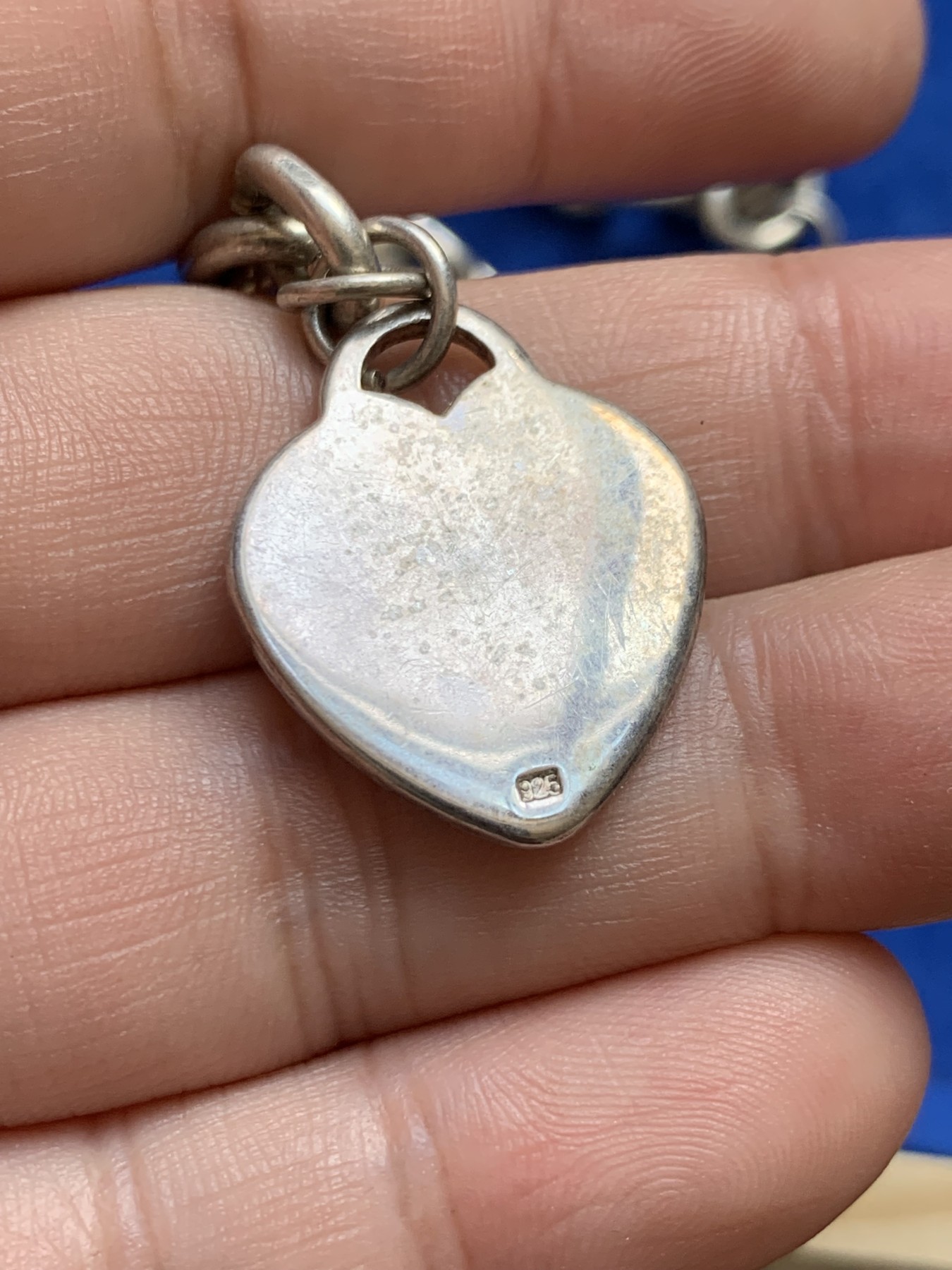 欢迎参加《竞宝斋》为国而庆 老张自藏专场 ，定制纪念章相赠 925银 心型链条一根 25.8克