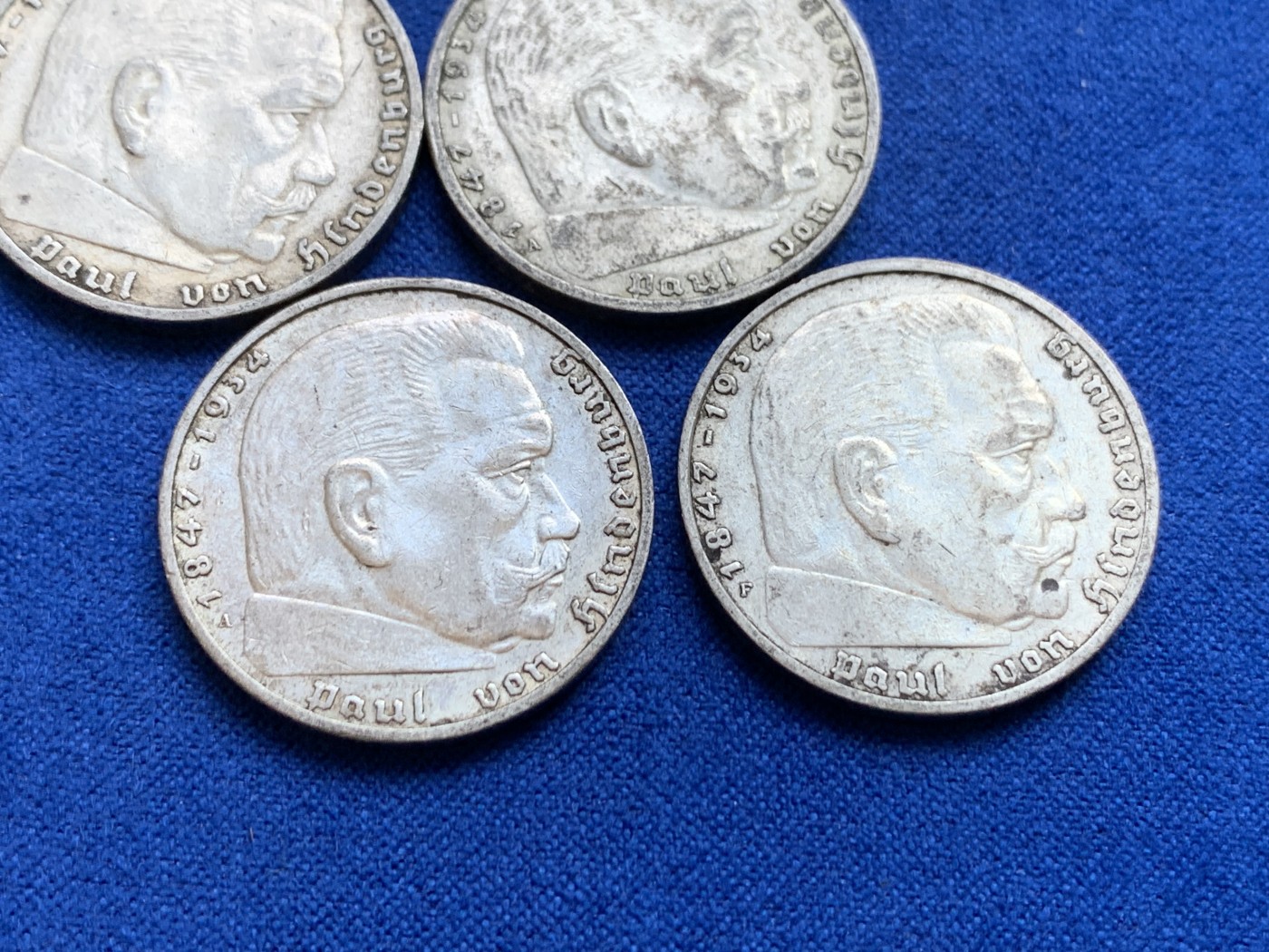 欢迎参加《竞宝斋》为国而庆 老张自藏专场 ，定制纪念章相赠 原味好品 德国 兴登堡 2马克 4枚一组