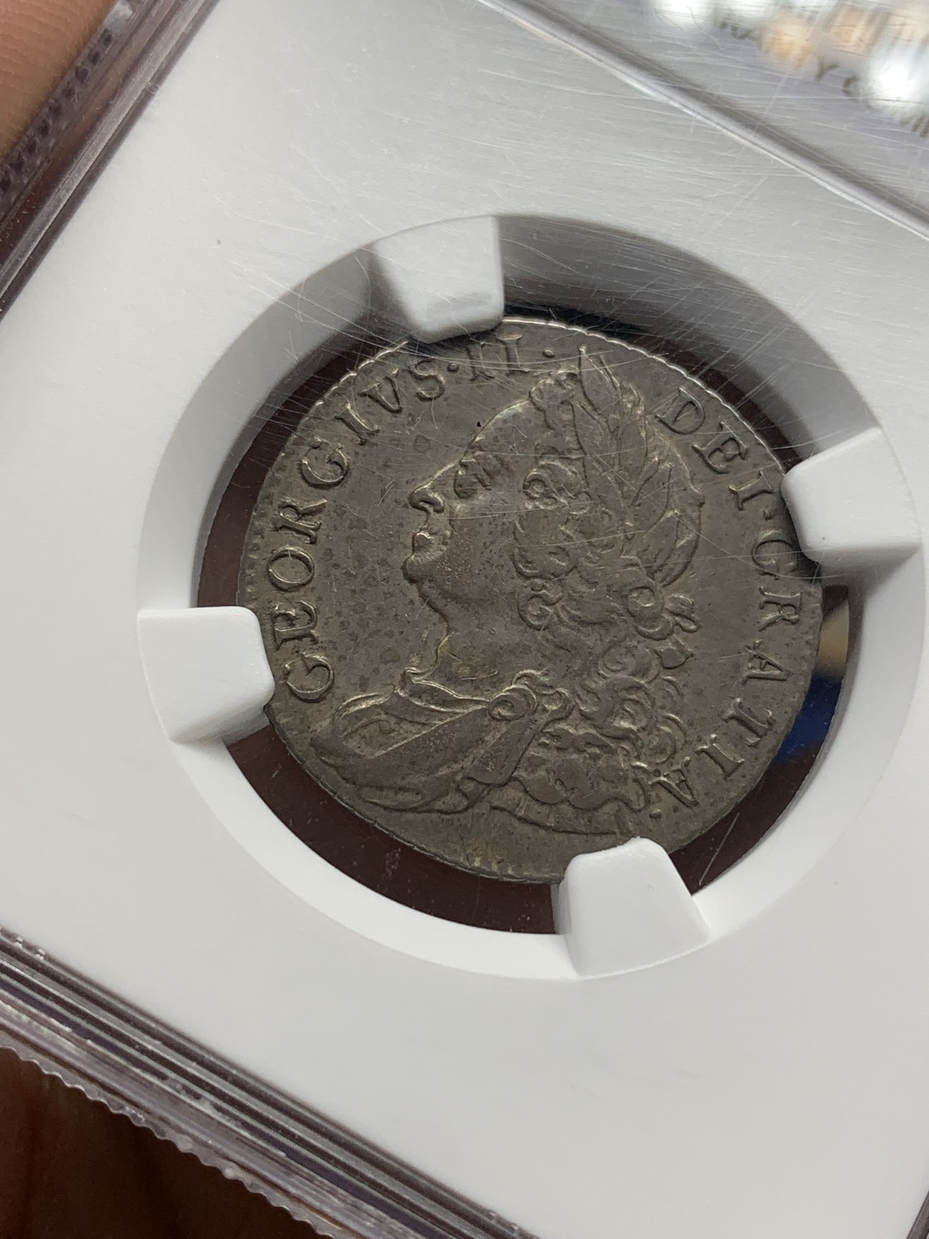 欢迎参加《竞宝斋》为国而庆 老张自藏专场 ，定制纪念章相赠 NGC AU50 英国 1758年 乔二 水泡眼 1先令 银币 原味深包浆 细节好