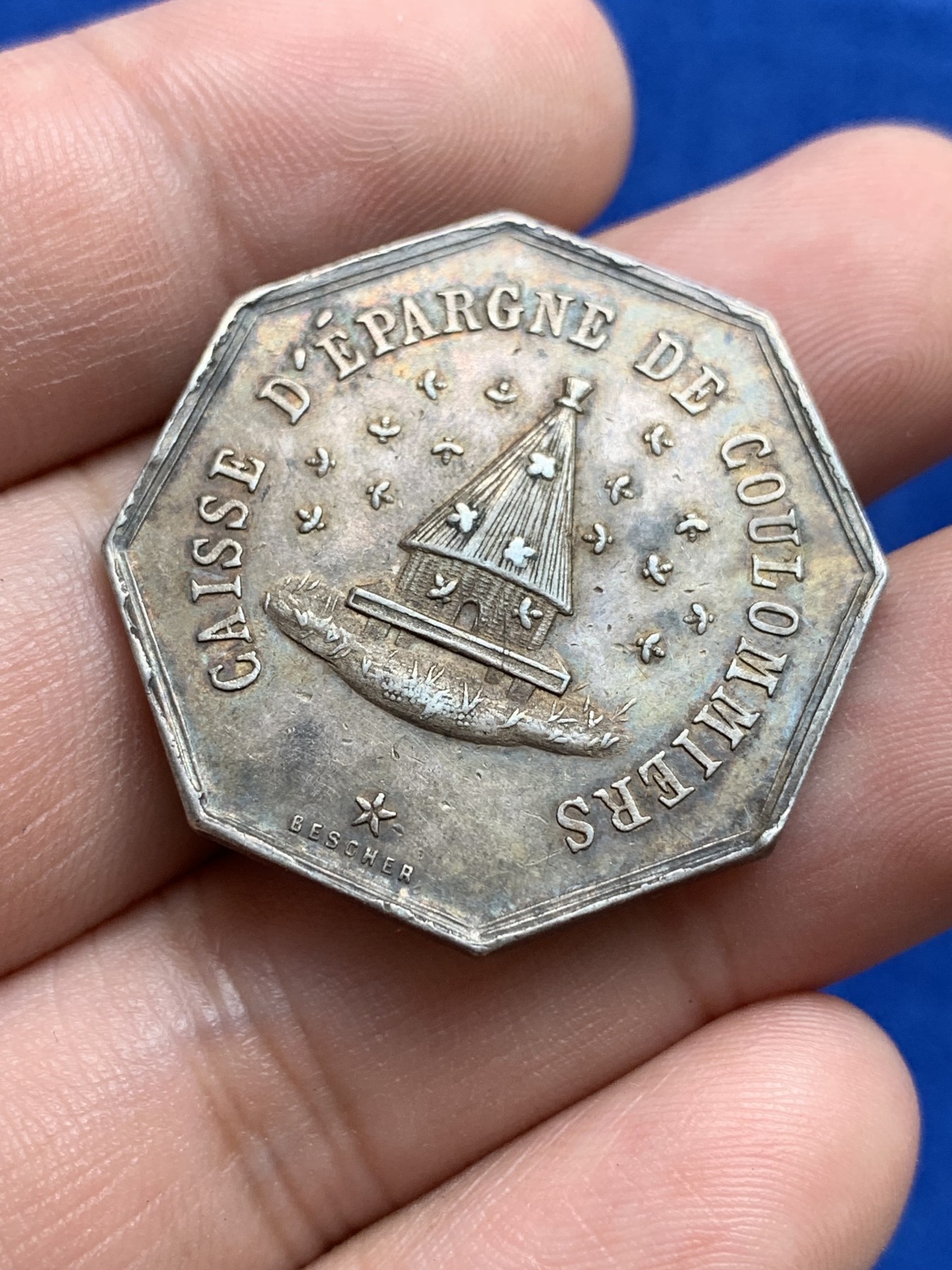 欢迎参加《竞宝斋》为国而庆 老张自藏专场 ，定制纪念章相赠 法国库仑米尔斯银质八角代币 31.1mm 12.4克 丰饶角银标 双面深包浆 品种不多