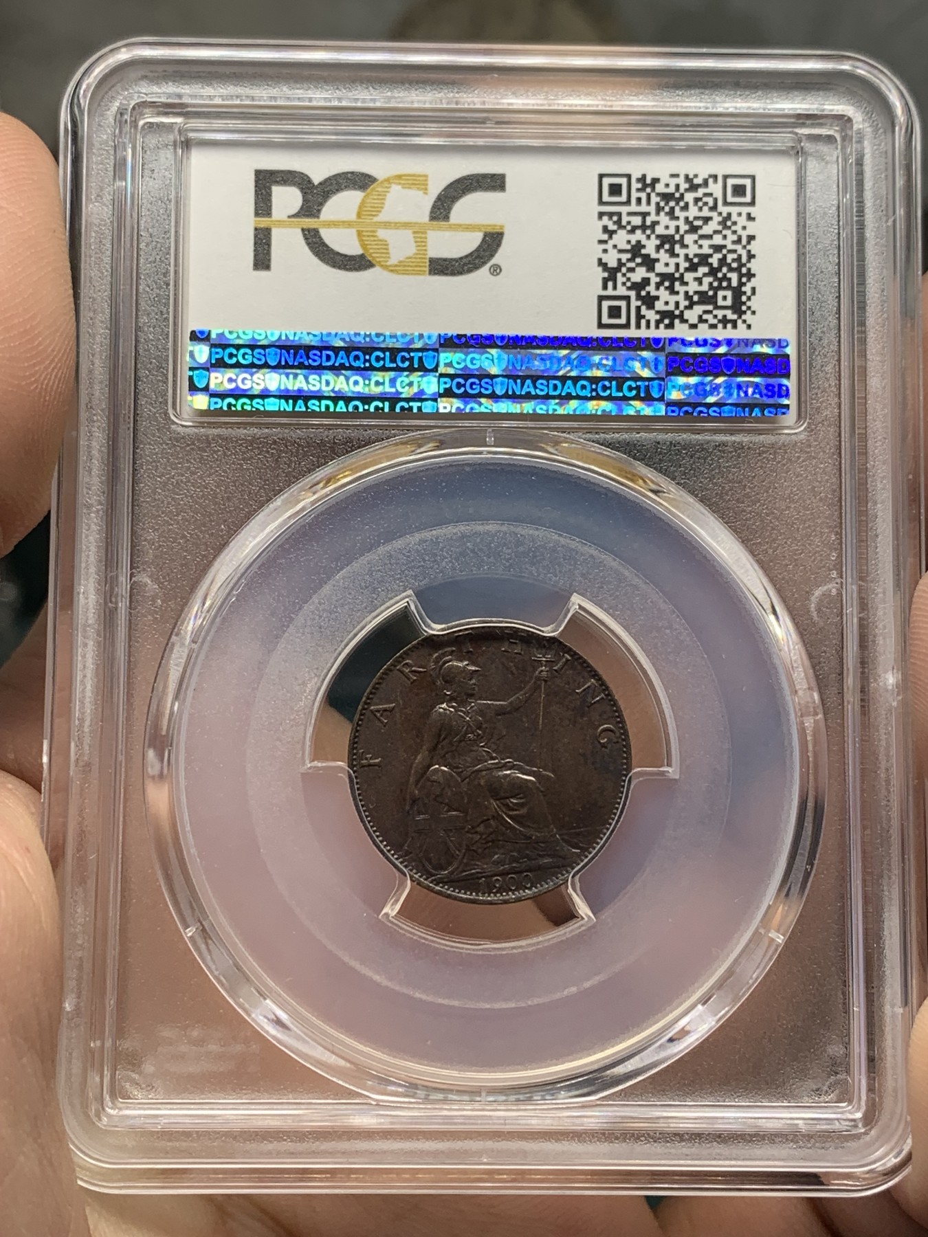 欢迎参加《竞宝斋》为国而庆 老张自藏专场 ，定制纪念章相赠 PCGS MS64 英国1900年维多利亚披纱版1法新铜币 双面巧克力包浆 状态好