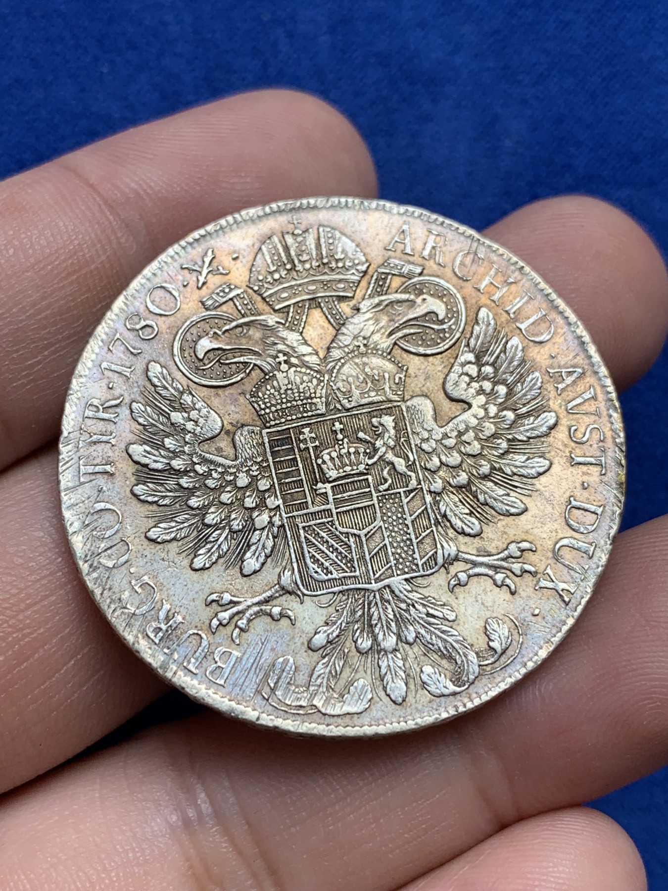 欢迎参加《竞宝斋》为国而庆 老张自藏专场 ，定制纪念章相赠 奥匈帝国1820年左右特蕾莎泰勒大银币