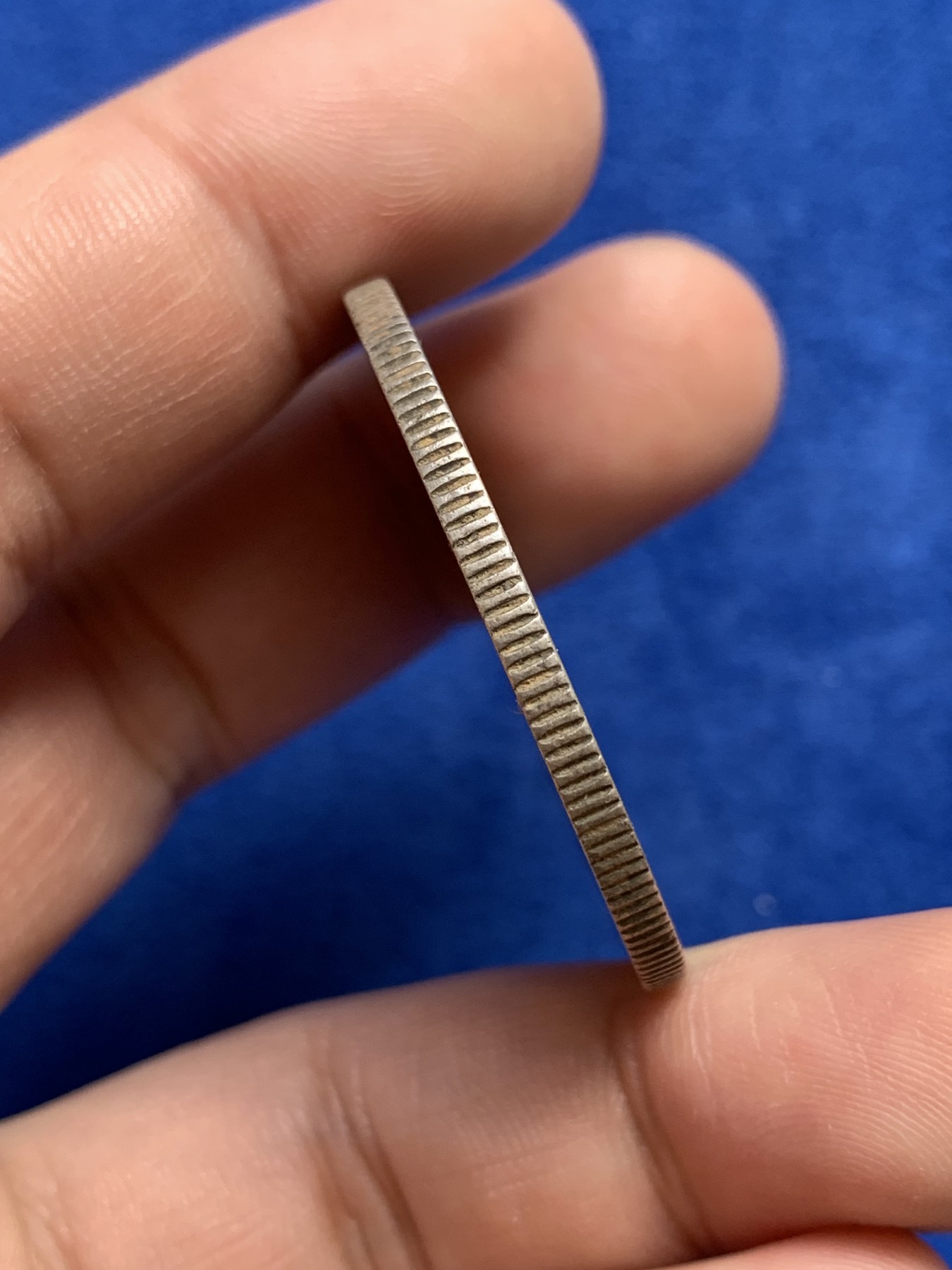 欢迎参加《竞宝斋》为国而庆 老张自藏专场 ，定制纪念章相赠 法属印支1893年坐洋壹圆银币 加重版 27.215g