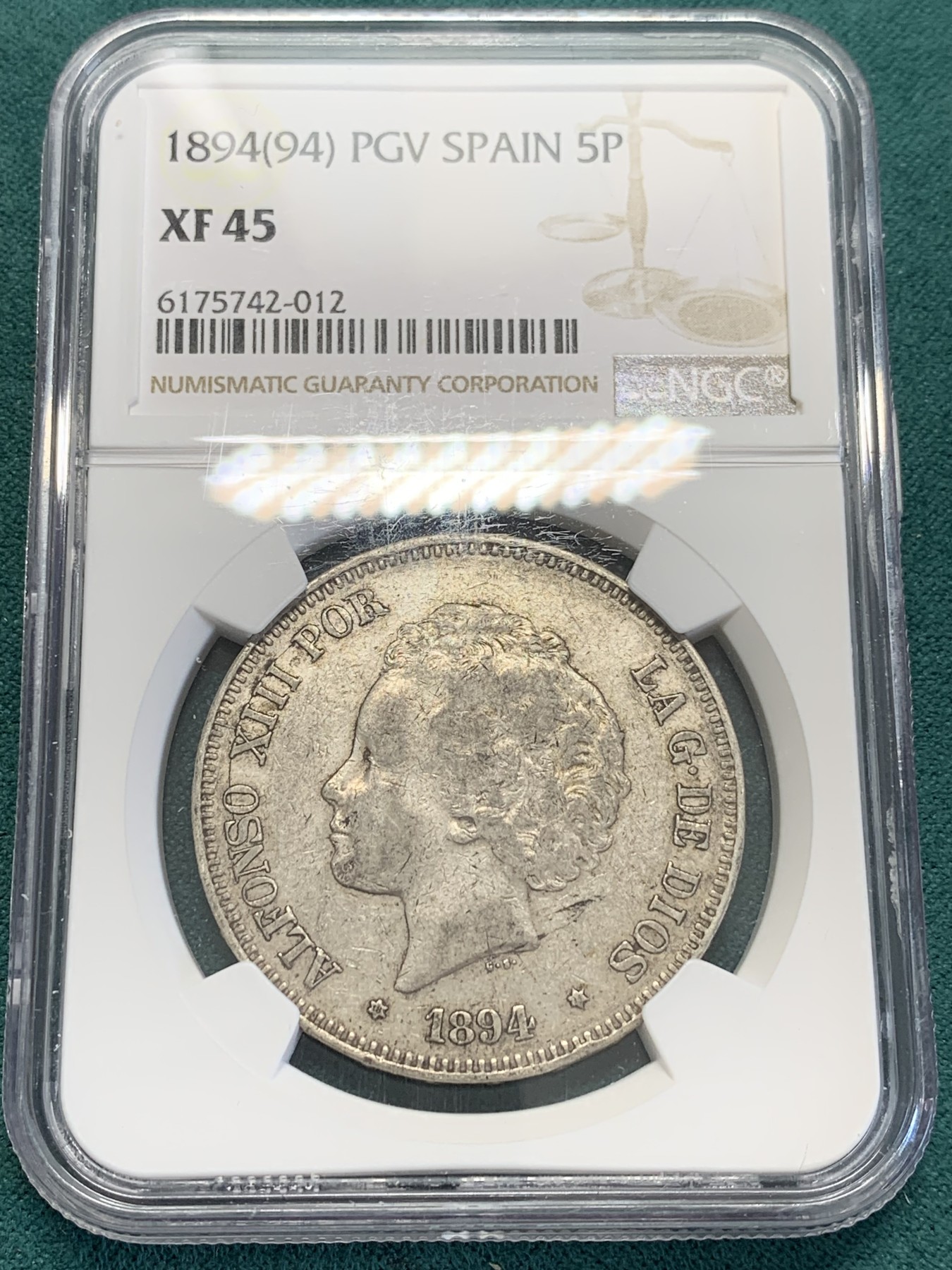 欢迎参加《竞宝斋》为国而庆 老张自藏专场 ，定制纪念章相赠 NGC XF45 西班牙1894年 阿方索十三世 爆炸头5比塞塔 双柱大银币