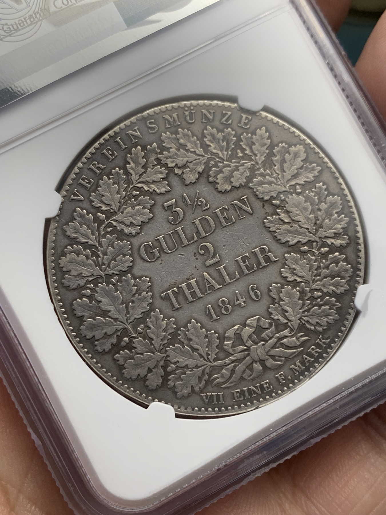 欢迎参加《竞宝斋》为国而庆 老张自藏专场 ，定制纪念章相赠 NGC XF 德国 1846年 法兰克福 烧鸡 2泰勒 37克的超大银币 整体包浆醇厚 带彩 好味道