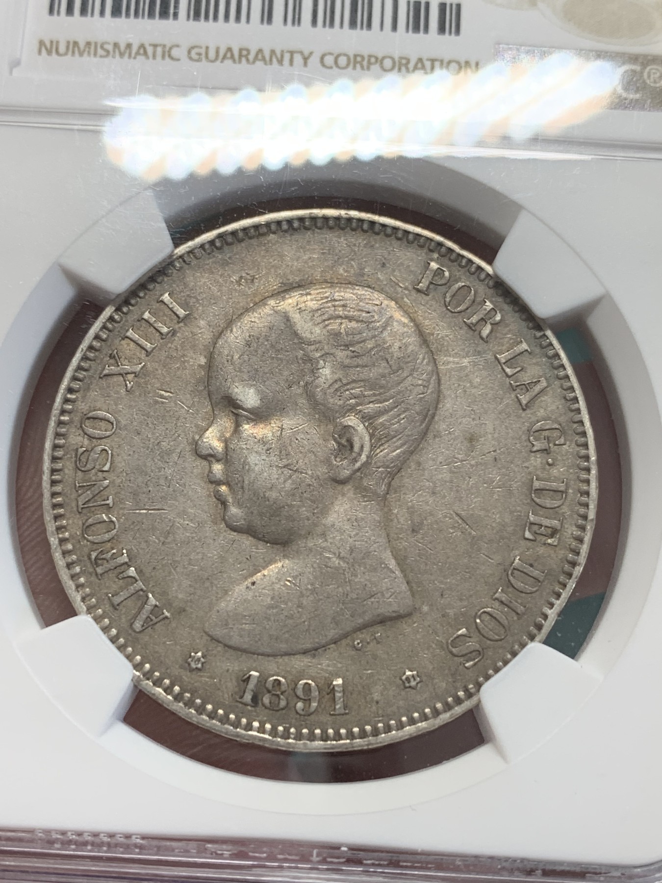 欢迎参加《竞宝斋》为国而庆 老张自藏专场 ，定制纪念章相赠 NGC AU50 西班牙1891年小光头5比塞塔银币 原味包浆 上50分不容易