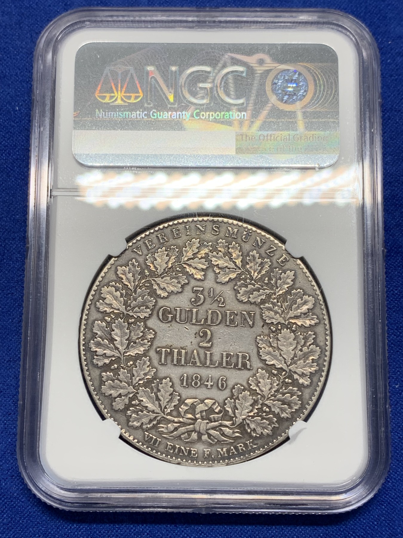 欢迎参加《竞宝斋》为国而庆 老张自藏专场 ，定制纪念章相赠 NGC XF 德国 1846年 法兰克福 烧鸡 2泰勒 37克的超大银币 整体包浆醇厚 带彩 好味道