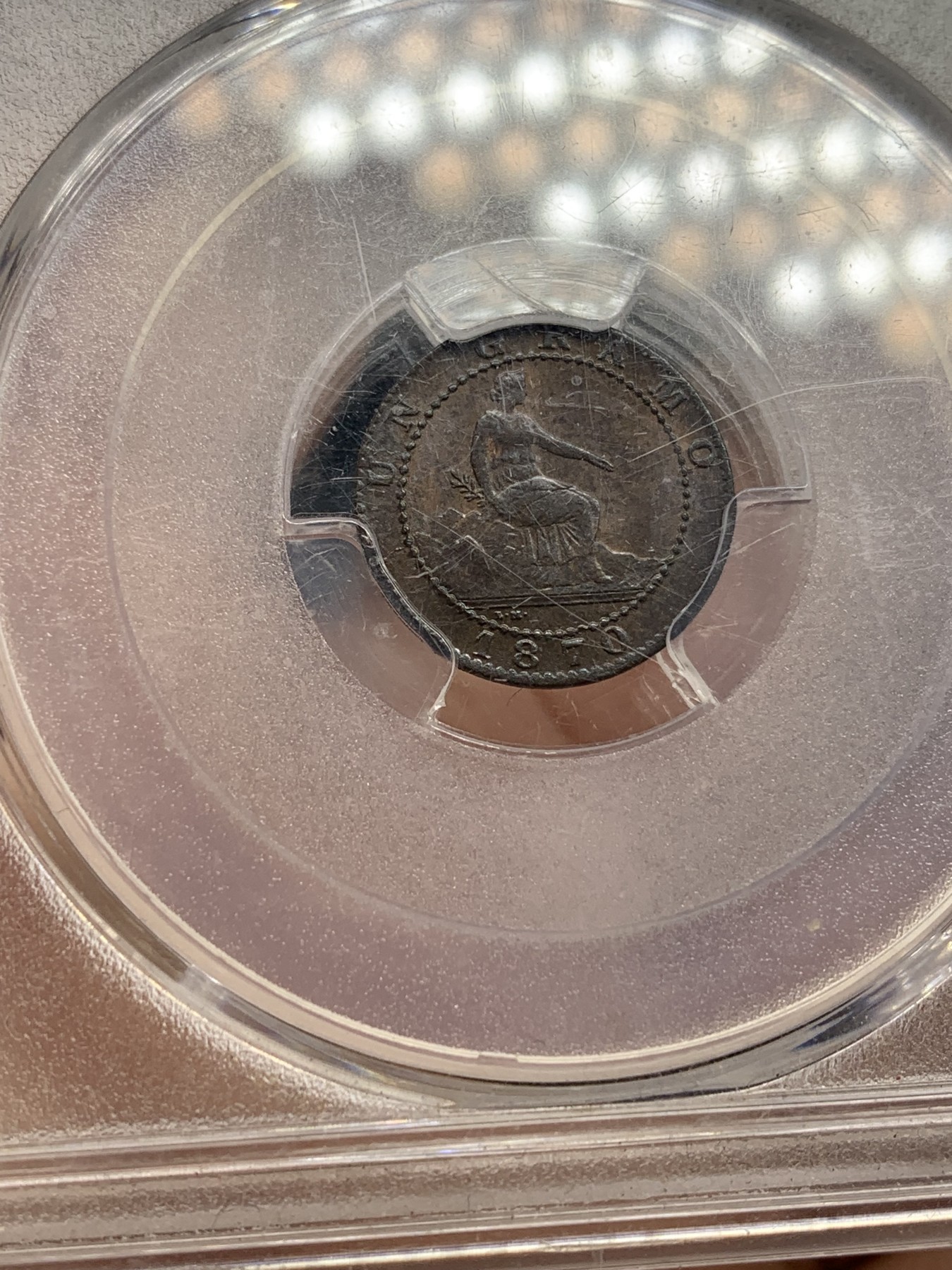 欢迎参加《竞宝斋》为国而庆 老张自藏专场 ，定制纪念章相赠 PCGS MS64BN 西班牙 1870年 坐人 狮子 1C 铜币 细节慢慢 状态极好