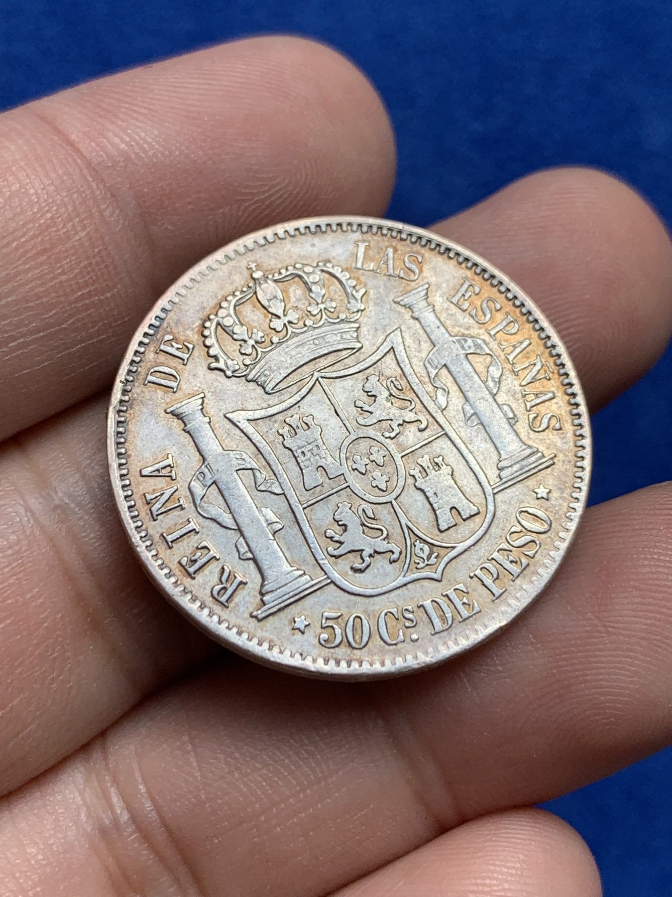 欢迎参加《竞宝斋》为国而庆 老张自藏专场 ，定制纪念章相赠 西属菲律宾 1868 伊莎贝拉二世 猪头妹 半比索银币 发行量只有43万枚 比本土的难见很多 半圆型面值