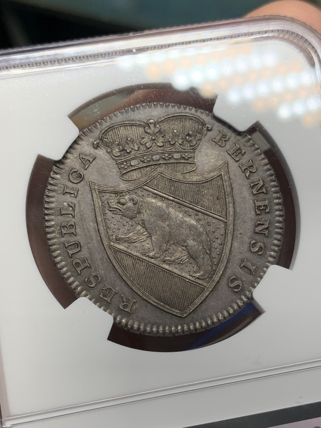 欢迎参加《竞宝斋》为国而庆 老张自藏专场 ，定制纪念章相赠 NGC MS61 瑞士 1797 伯尔尼 雇佣军 1/2泰勒银币 深灰包浆 人物细致 瑞士早期代表造型 小熊绒毛可见