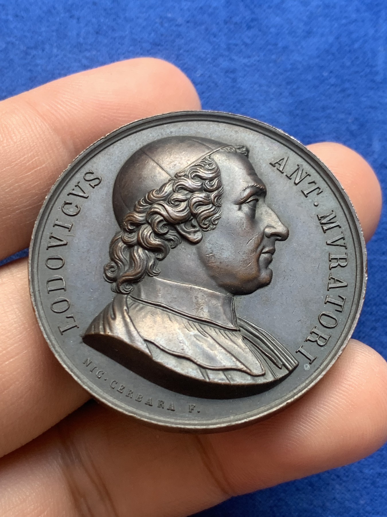 欢迎参加《竞宝斋》为国而庆 老张自藏专场 ，定制纪念章相赠 意大利 Girometti与Cerbara 作品 1850左右制作 大铜章9枚一组 单枚重量约49克41.6mm 巧克力包浆高浮雕 意大利的少见