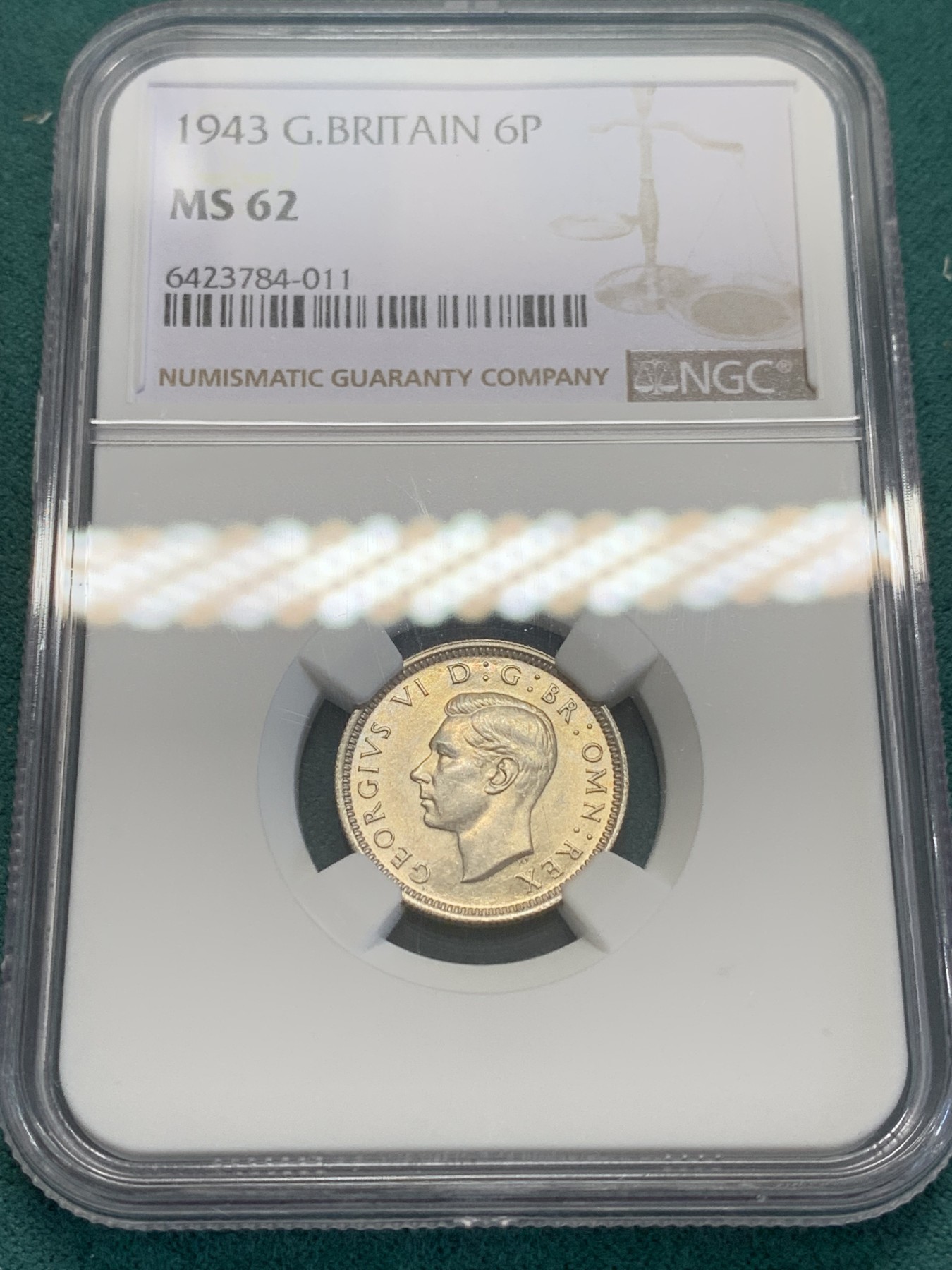 欢迎参加《竞宝斋》为国而庆 老张自藏专场 ，定制纪念章相赠 NGC MS62 英国 1943 乔治六世 6便士 银币 普通品种 不平常的状态