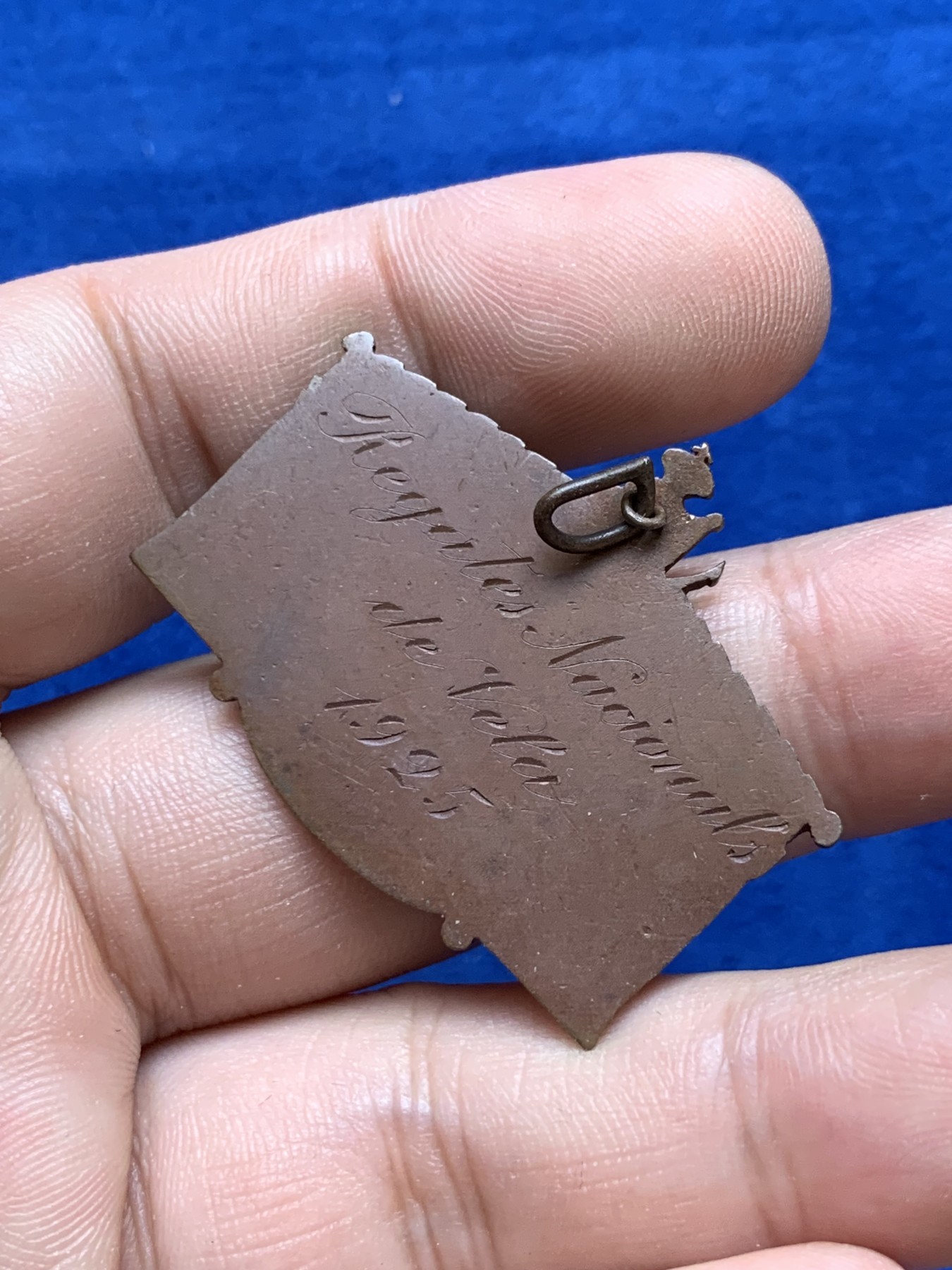 欢迎参加《竞宝斋》为国而庆 老张自藏专场 ，定制纪念章相赠 法国 1925 帆船纪念 铜章 异形设计 工艺精湛 背面手工刻字行云流水 难得 40X30mm 8.9克