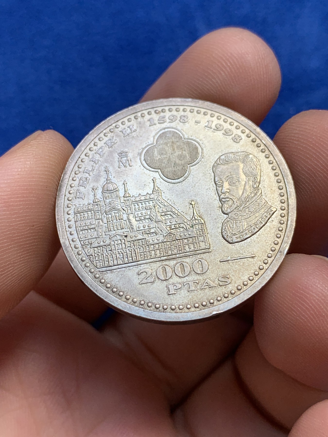 欢迎参加《竞宝斋》为国而庆 老张自藏专场 ，定制纪念章相赠 西班牙1998年 菲利普二世逝世400周年 2000比塞塔 银币 18克 925银