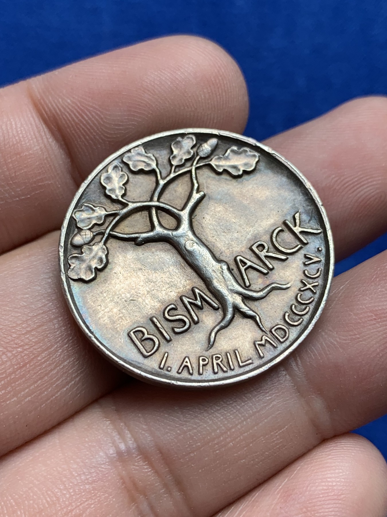 欢迎参加《竞宝斋》为国而庆 老张自藏专场 ，定制纪念章相赠 德国1895俾斯麦高浮雕纪念银章 16克 29.8mm