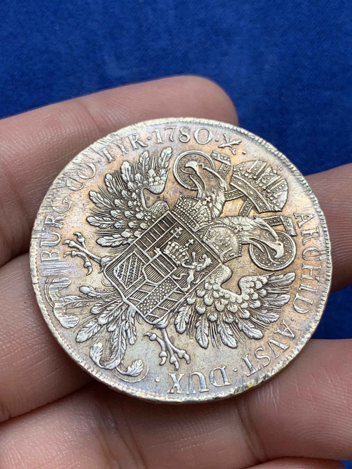 欢迎参加《竞宝斋》为国而庆 老张自藏专场 ，定制纪念章相赠 奥匈帝国1820年左右特蕾莎泰勒大银币