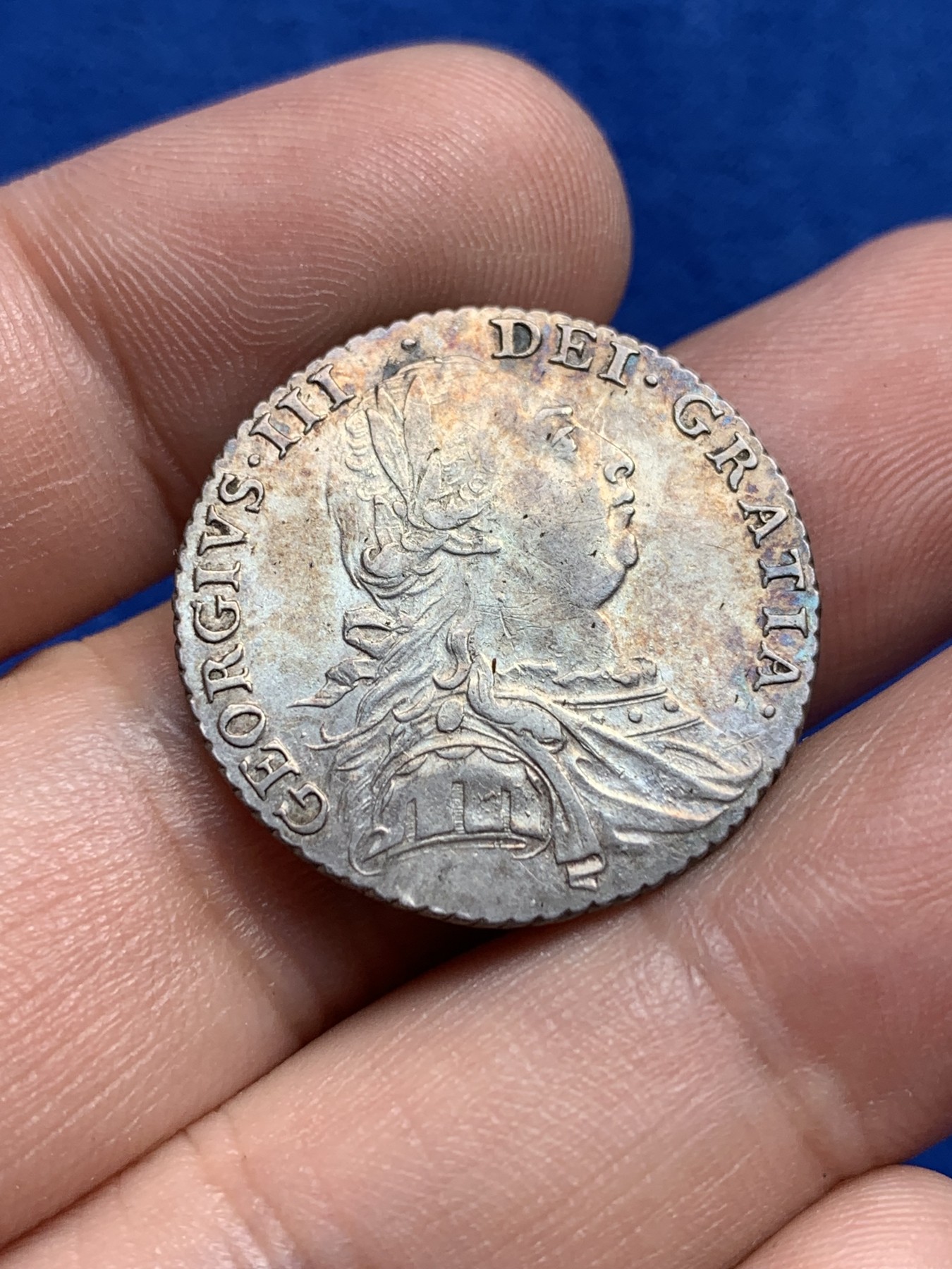 欢迎参加《竞宝斋》为国而庆 老张自藏专场 ，定制纪念章相赠 英国1787年乔治三世1先令银币 双面深彩包浆 细节保留得非常好