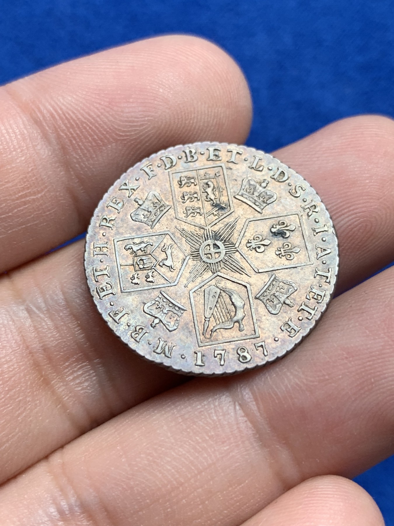 欢迎参加《竞宝斋》为国而庆 老张自藏专场 ，定制纪念章相赠 英国1787年乔治三世1先令银币 双面深彩包浆 细节保留得非常好