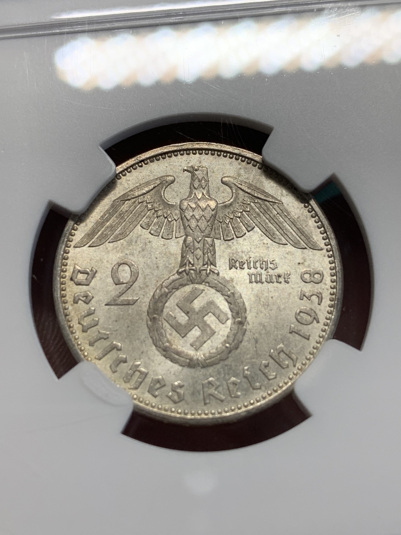 欢迎参加《竞宝斋》为国而庆 老张自藏专场 ，定制纪念章相赠 NGC MS63 德国 1938年 兴登堡 2马克银币 脸部无伤便是难得