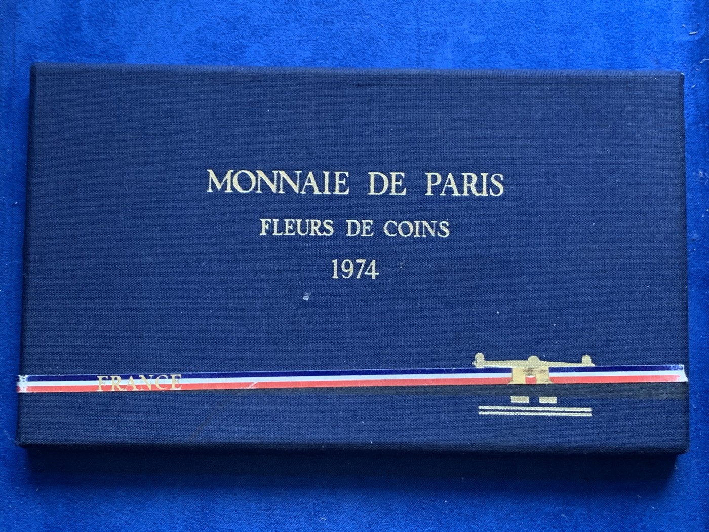 欢迎参加《竞宝斋》为国而庆 老张自藏专场 ，定制纪念章相赠 法国1974年 九枚套 大力神50法郎套币 造币厂封装状态一流