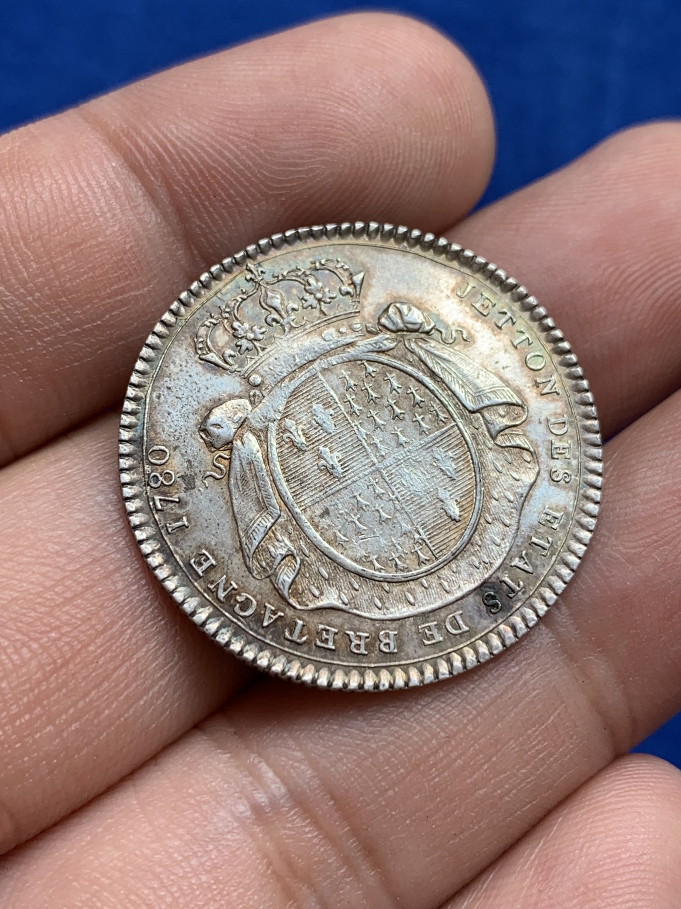 欢迎参加《竞宝斋》为国而庆 老张自藏专场 ，定制纪念章相赠 法国1780年路易十六银质代币 28.8mm 5.86克 包浆底板都很漂亮