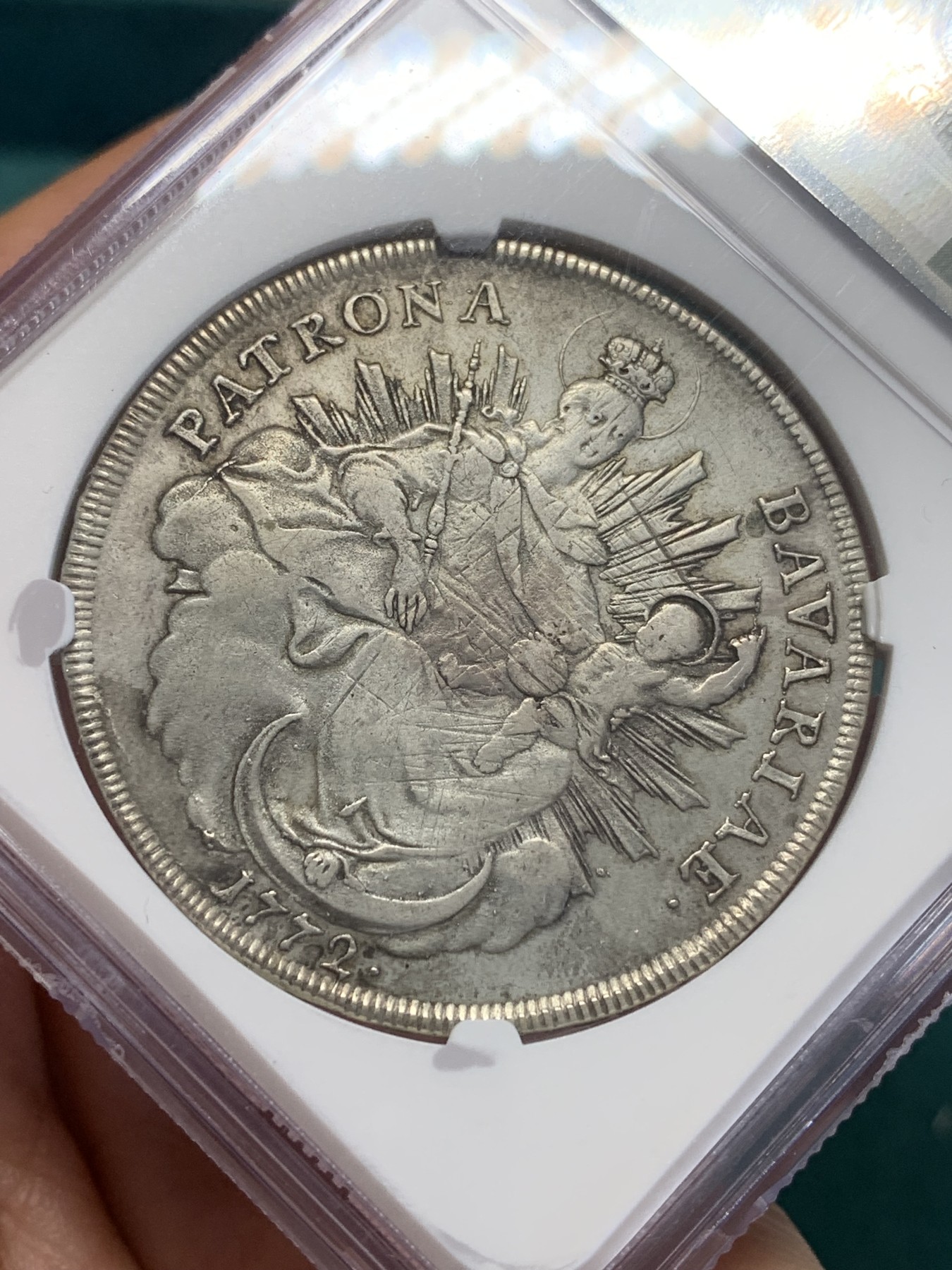 欢迎参加《竞宝斋》为国而庆 老张自藏专场 ，定制纪念章相赠 NGC XF 德国 1772年巴伐利亚 抱婴泰勒大银币 性价比品种 主打一个实惠