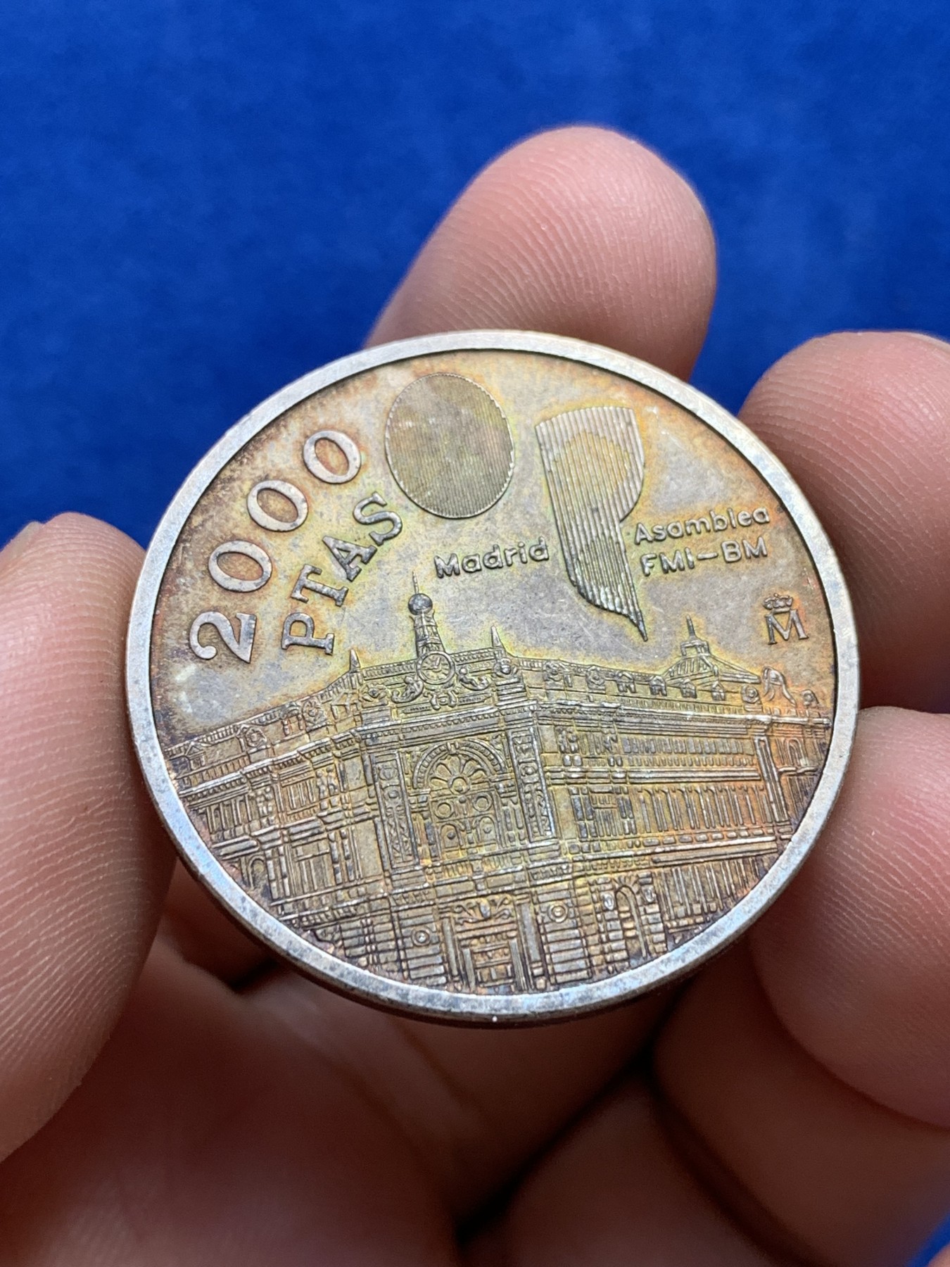 欢迎参加《竞宝斋》为国而庆 老张自藏专场 ，定制纪念章相赠 西班牙1994年 世界银行与国际货币组织年会纪念 2000比塞塔 银币 18克 925银