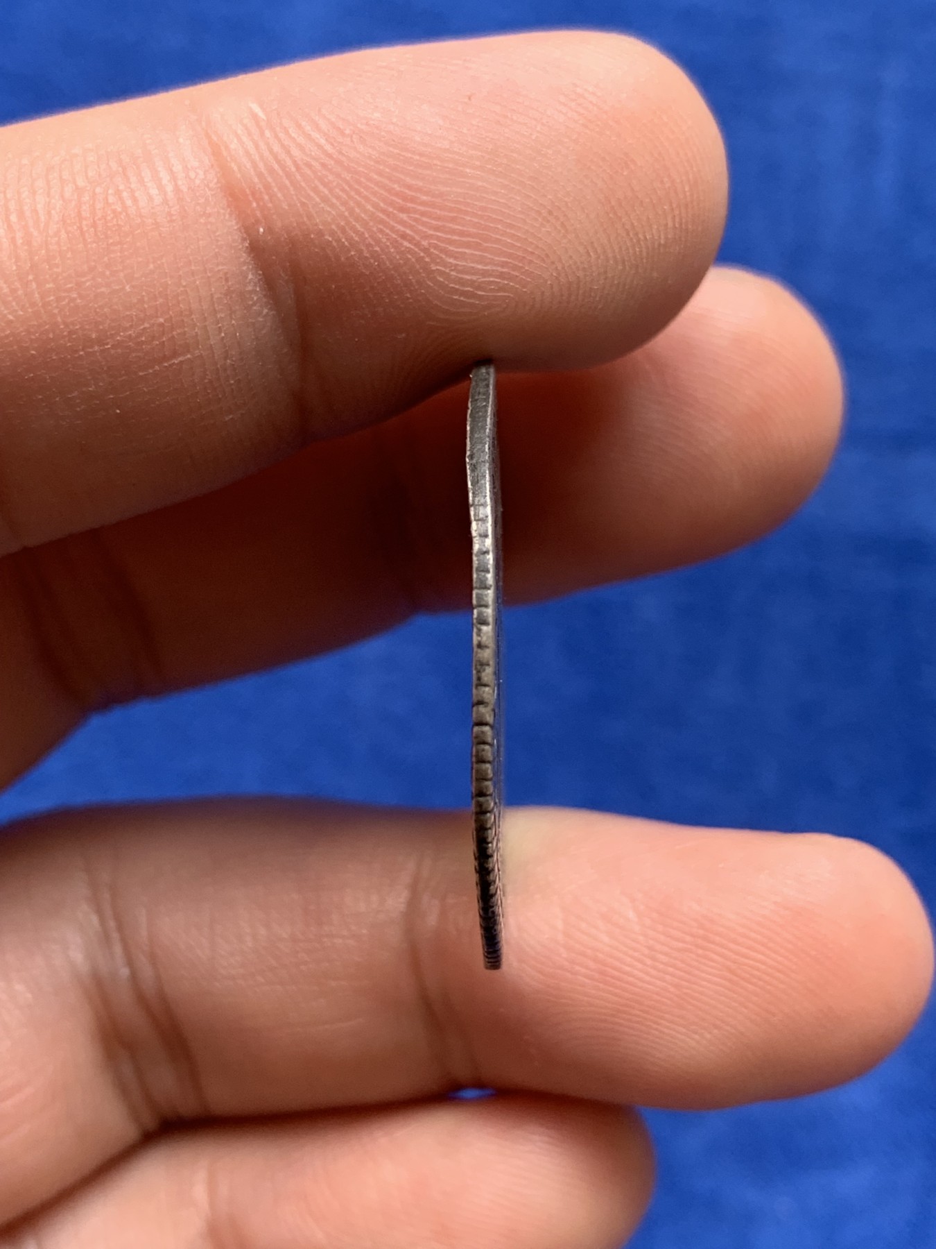 欢迎参加《竞宝斋》为国而庆 老张自藏专场 ，定制纪念章相赠 法国1740年路易十五银质八角代币 背面天使图案少见 29.6mm 6.9克 轻微不平