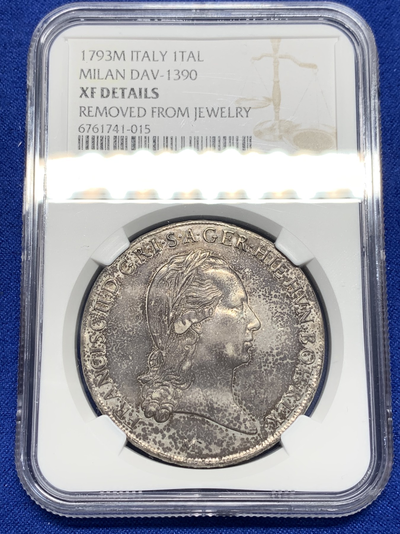 欢迎参加《竞宝斋》为国而庆 老张自藏专场 ，定制纪念章相赠 NGC XF 神圣罗马帝国 1793 弗朗茨二世 1泰勒 大银币 双面深打 人像几乎磨损 背面极少减重痕 这样的XF 真是无语了，米兰厂造 不是属于意大利，标签错误