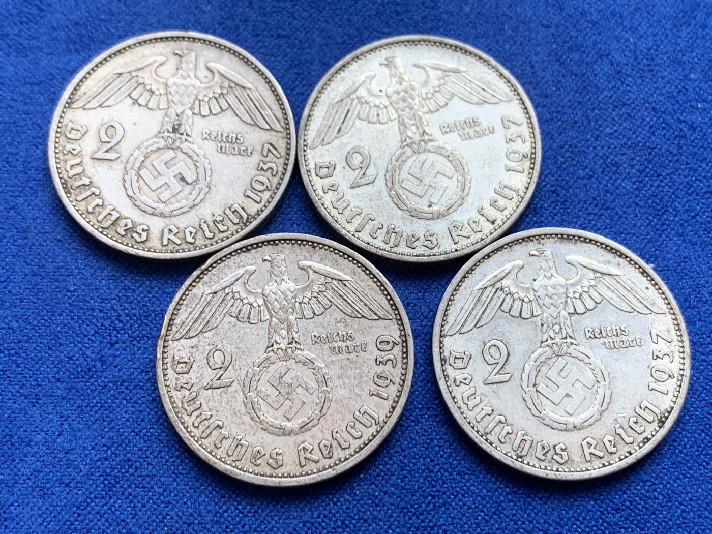 欢迎参加《竞宝斋》为国而庆 老张自藏专场 ，定制纪念章相赠 原味好品 德国 兴登堡 2马克 4枚一组